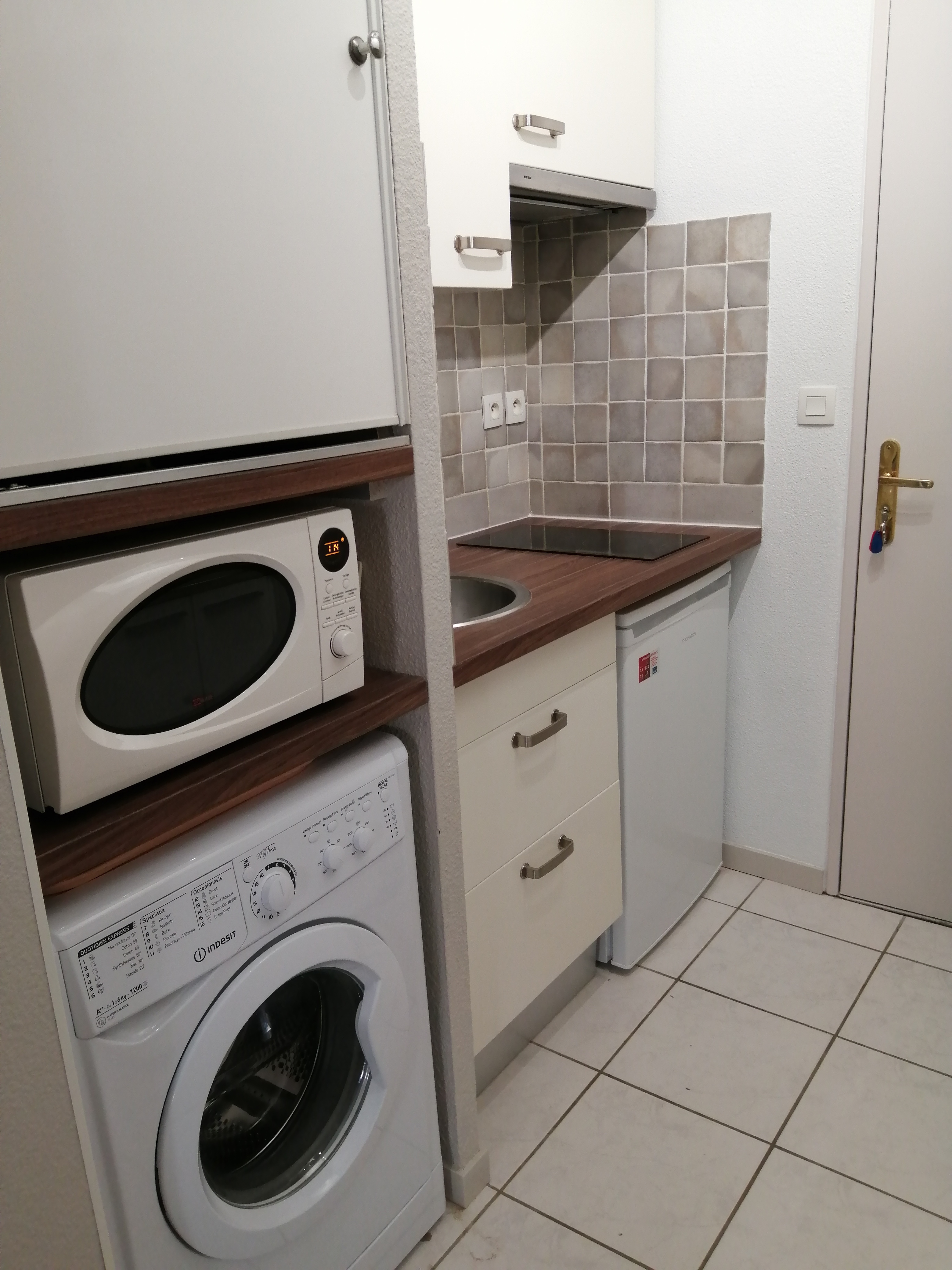 Studio 15mn airport - parking - swimming pool