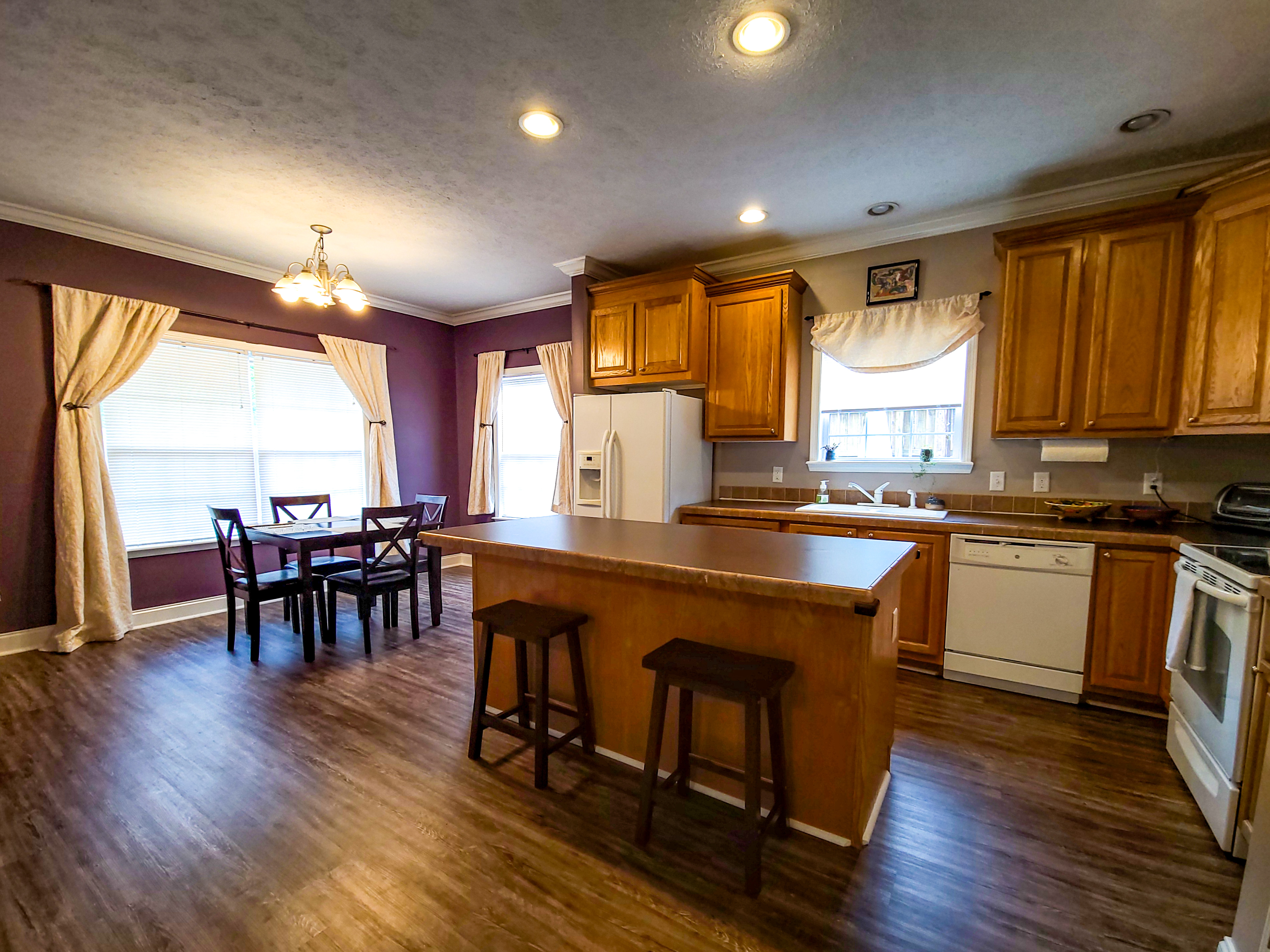 Family friendly, Roomy, and Comfy Home in 28803, Asheville