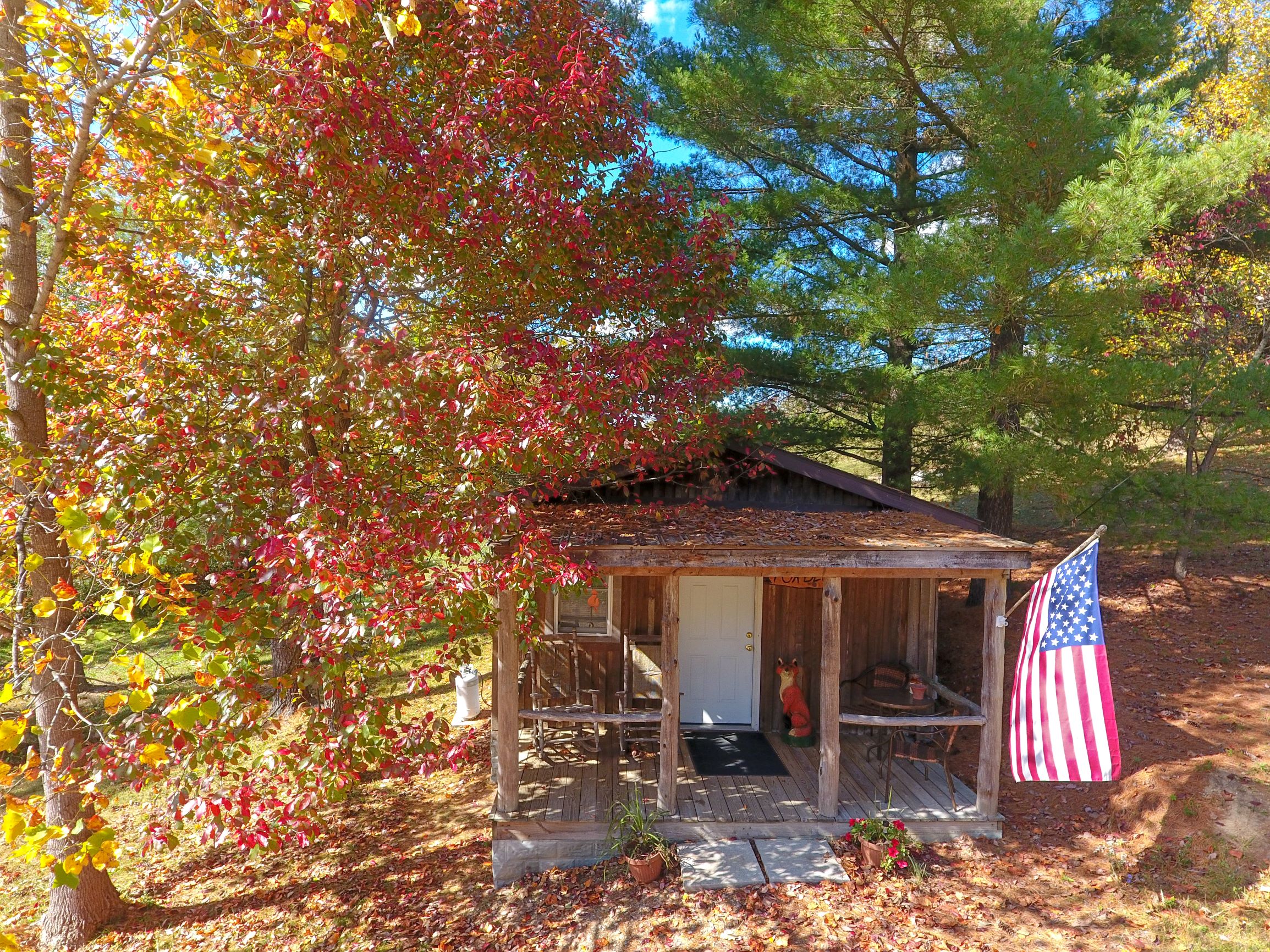 Adorable Hocking Hills Couples Cabin w/ Hot Tub Cabins for Rent in Nelsonville, Ohio, United