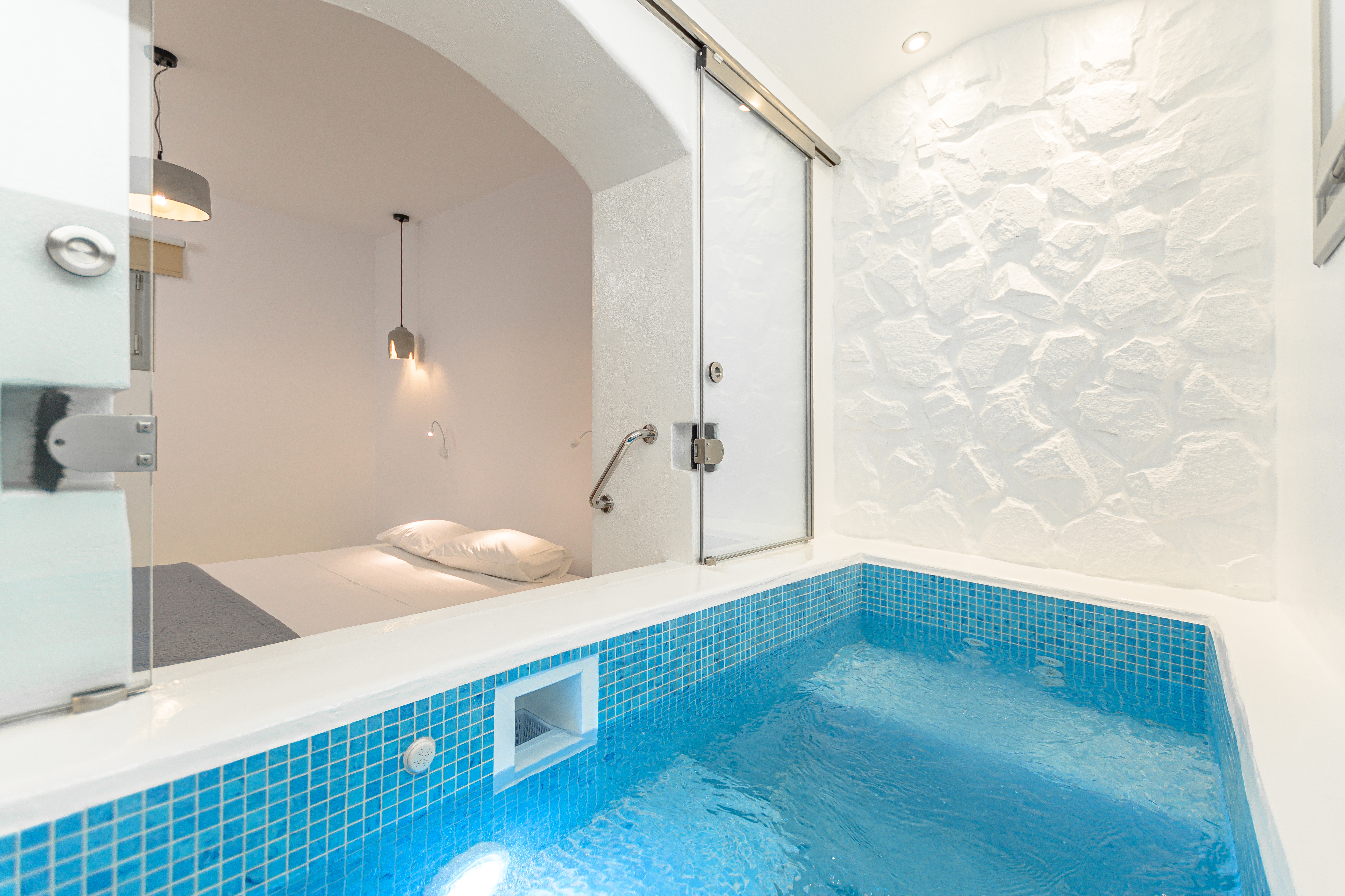 Aphrodite-Superior apt with hot tub and balcony
