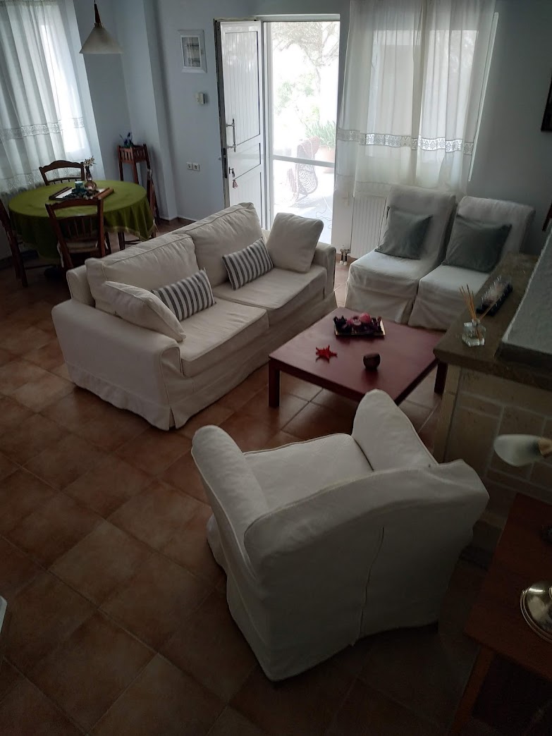 Vacation house inside an olive grove