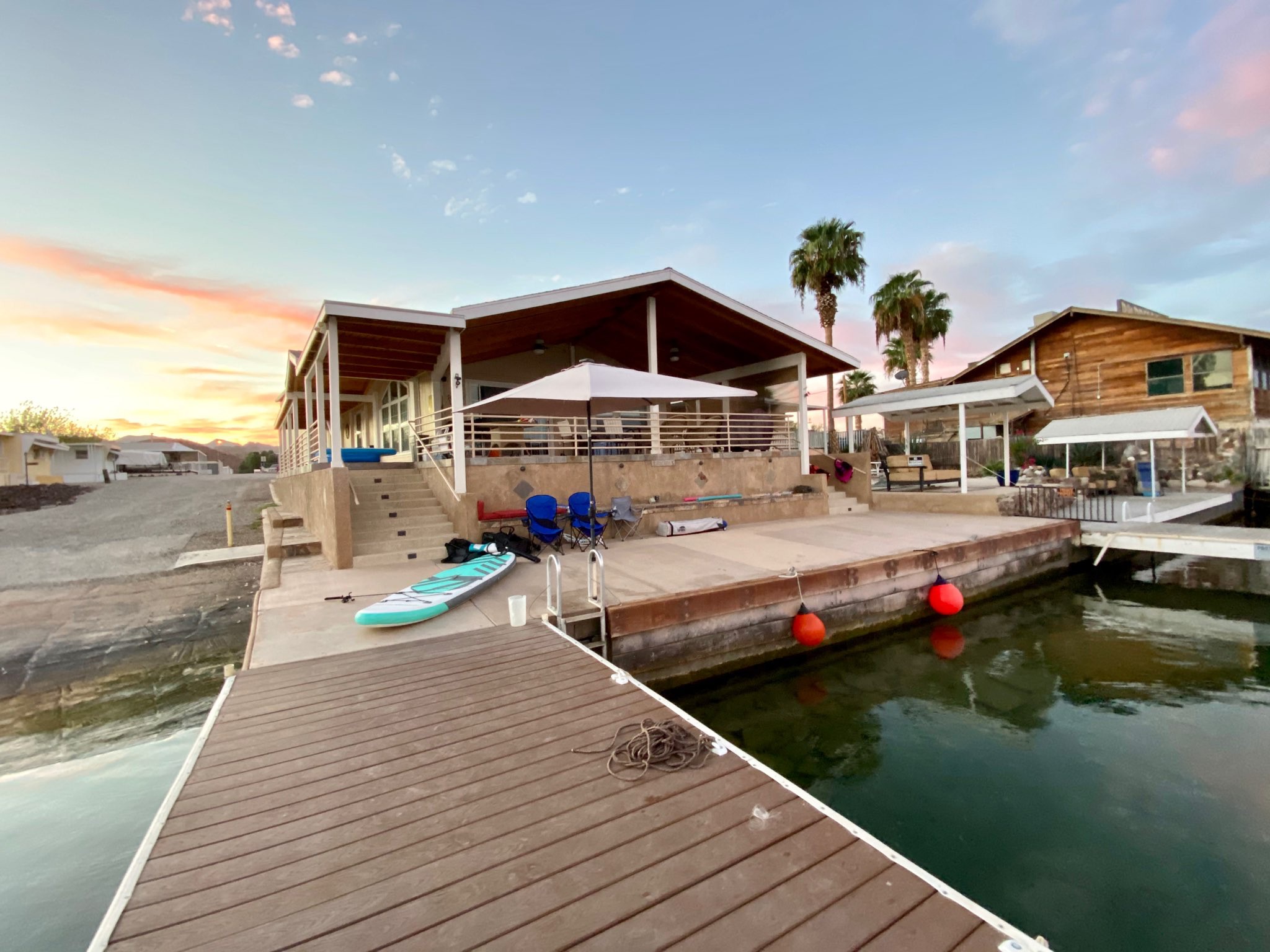 Water Front centrally located on the River!