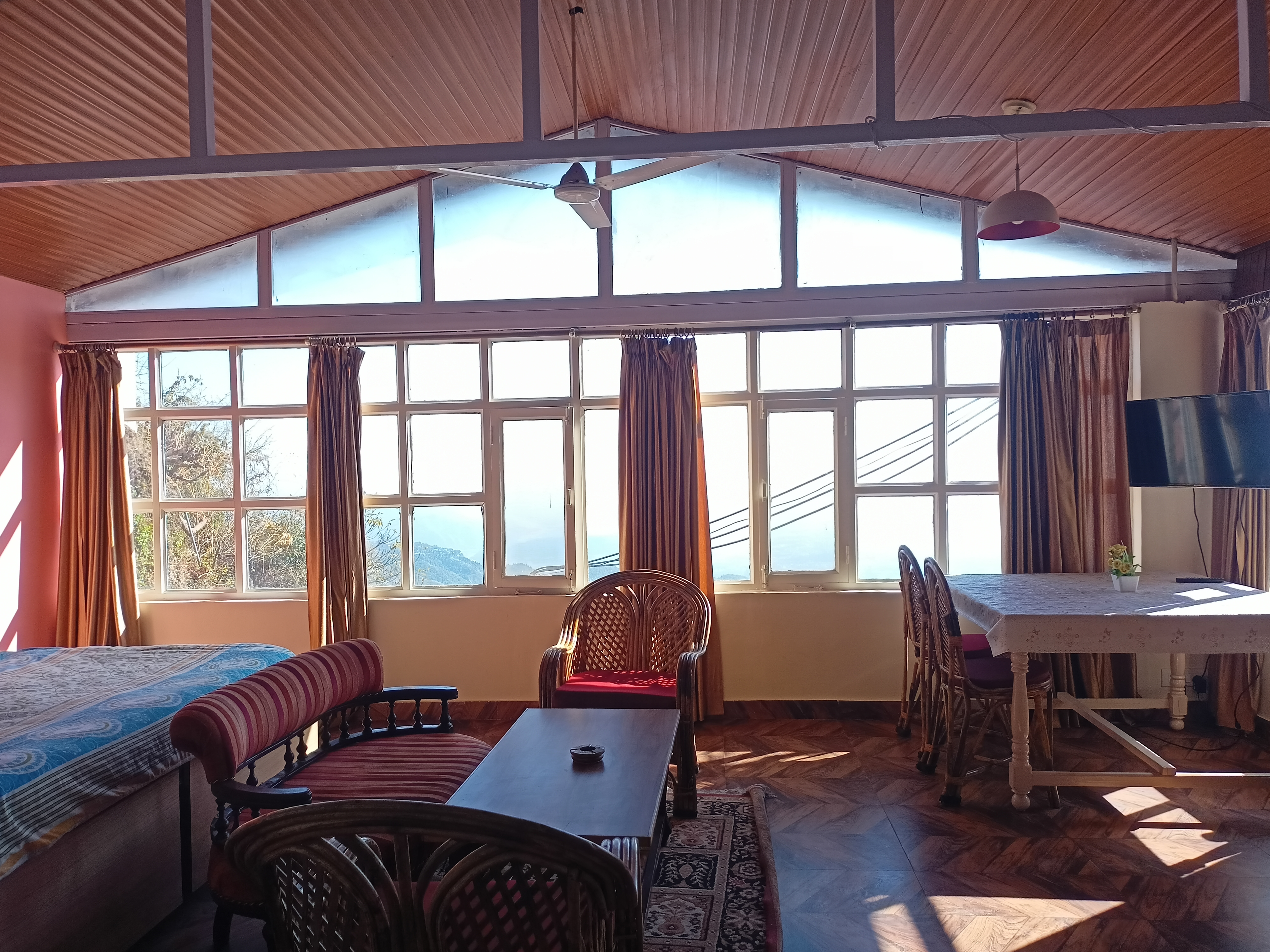 Studio Apartment- Doon Valley View