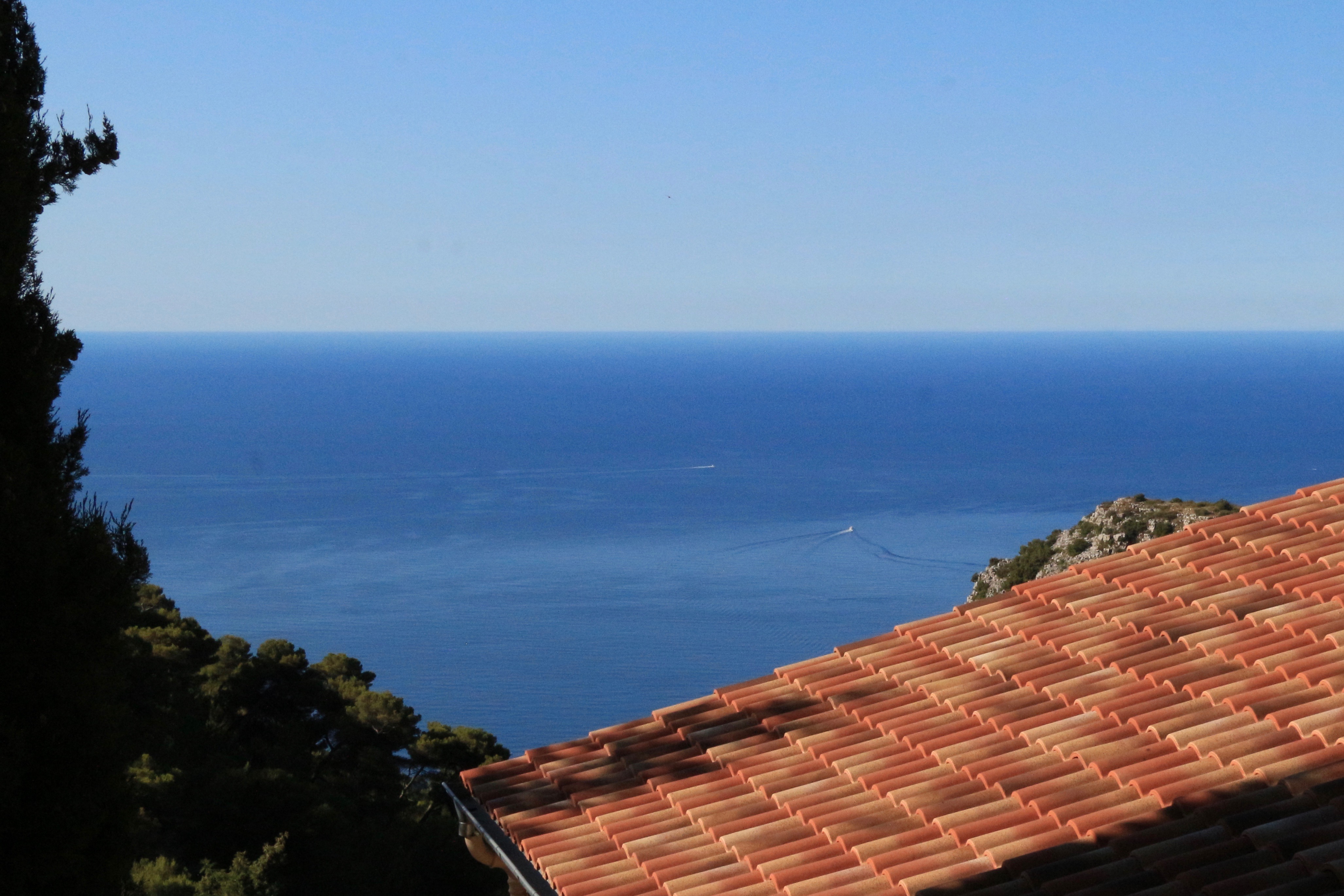 Nice studio, exceptional location,sea and mountain