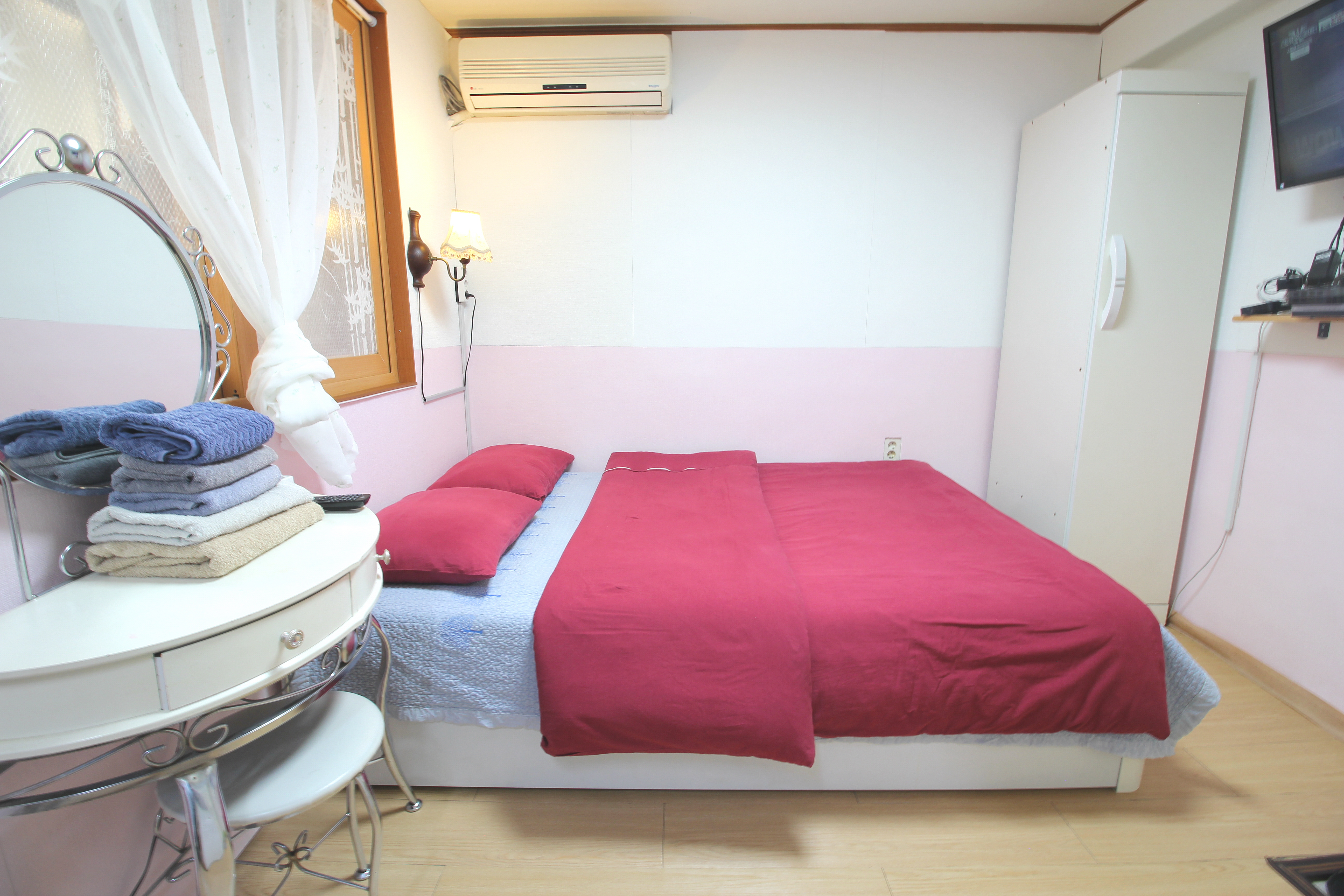 Nice flat for Long stay@HongDae/ShinChon Sta