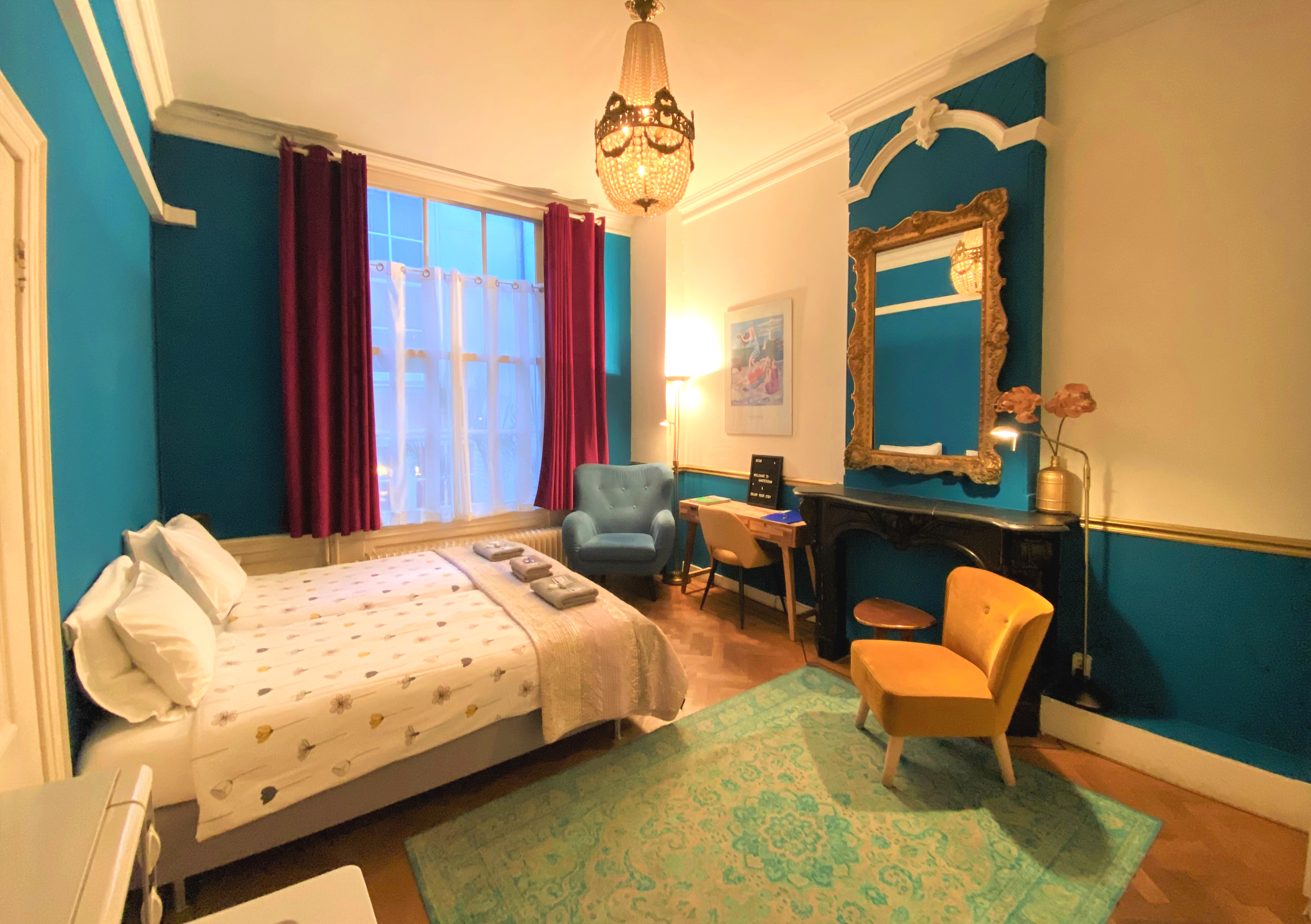 COZY ROOM ★ 17TH CENTURY CANAL HOUSE ★ CITY CENTER — Amsterdam stay