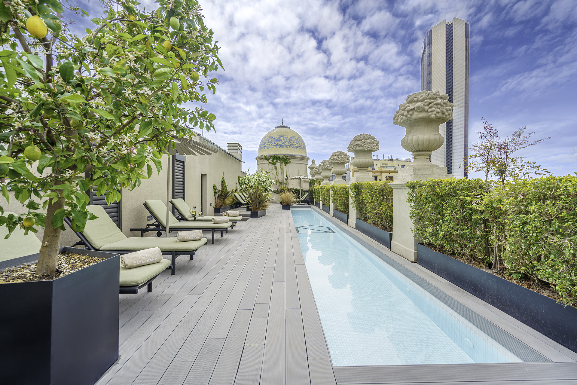Luxury 4-bedroom 3-bathroom, rooftop pool