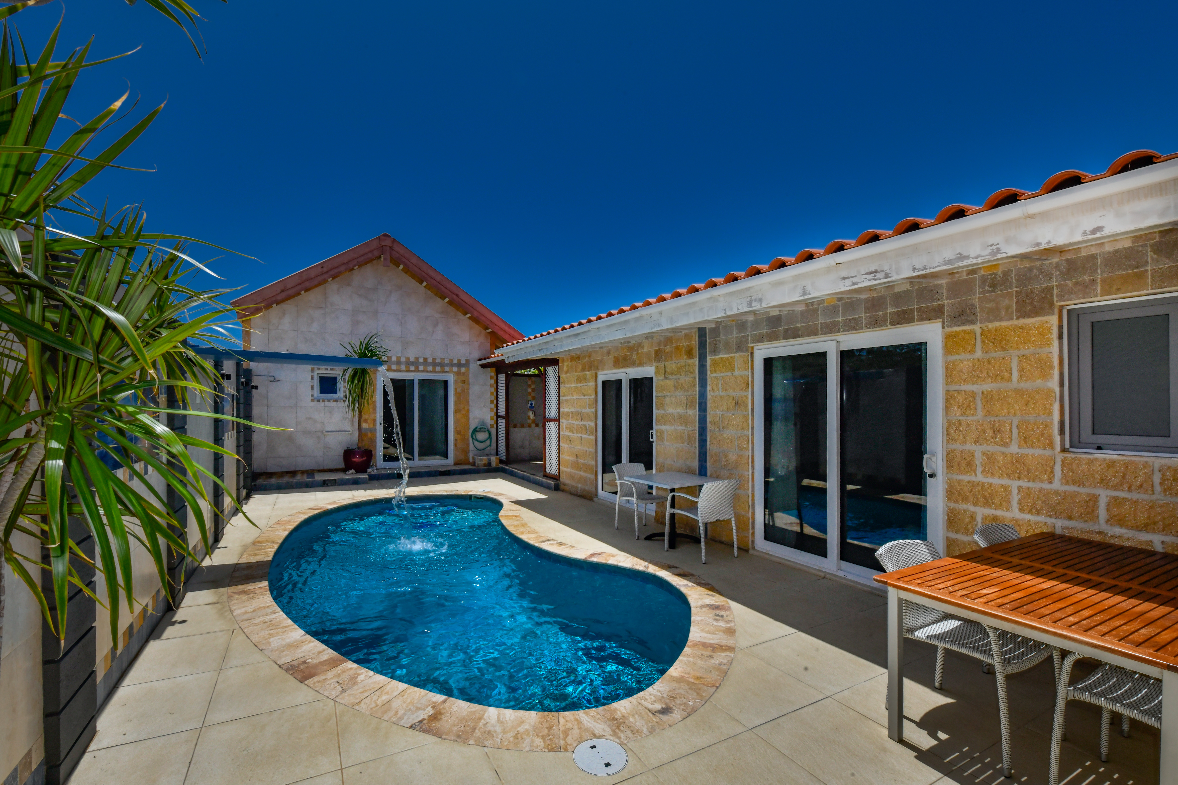 Pool side Villa Little with open Gallery