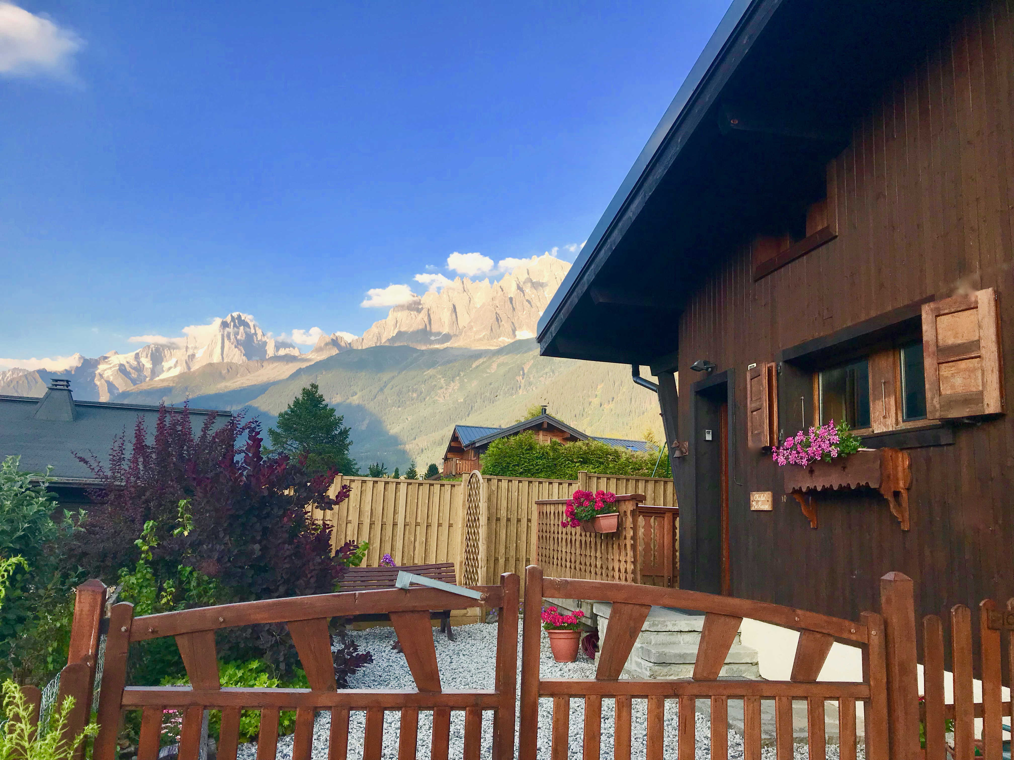 Cosy chalet with lovely garden and views
