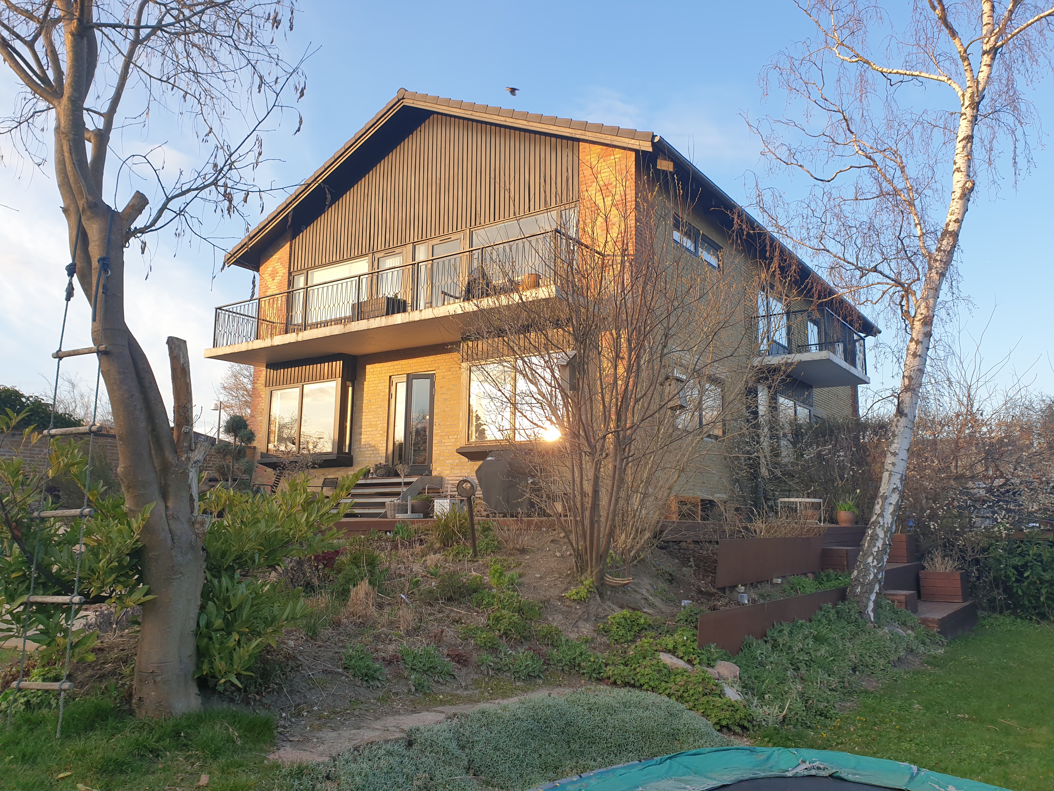 Quiet townhouse with sunny garden close to center