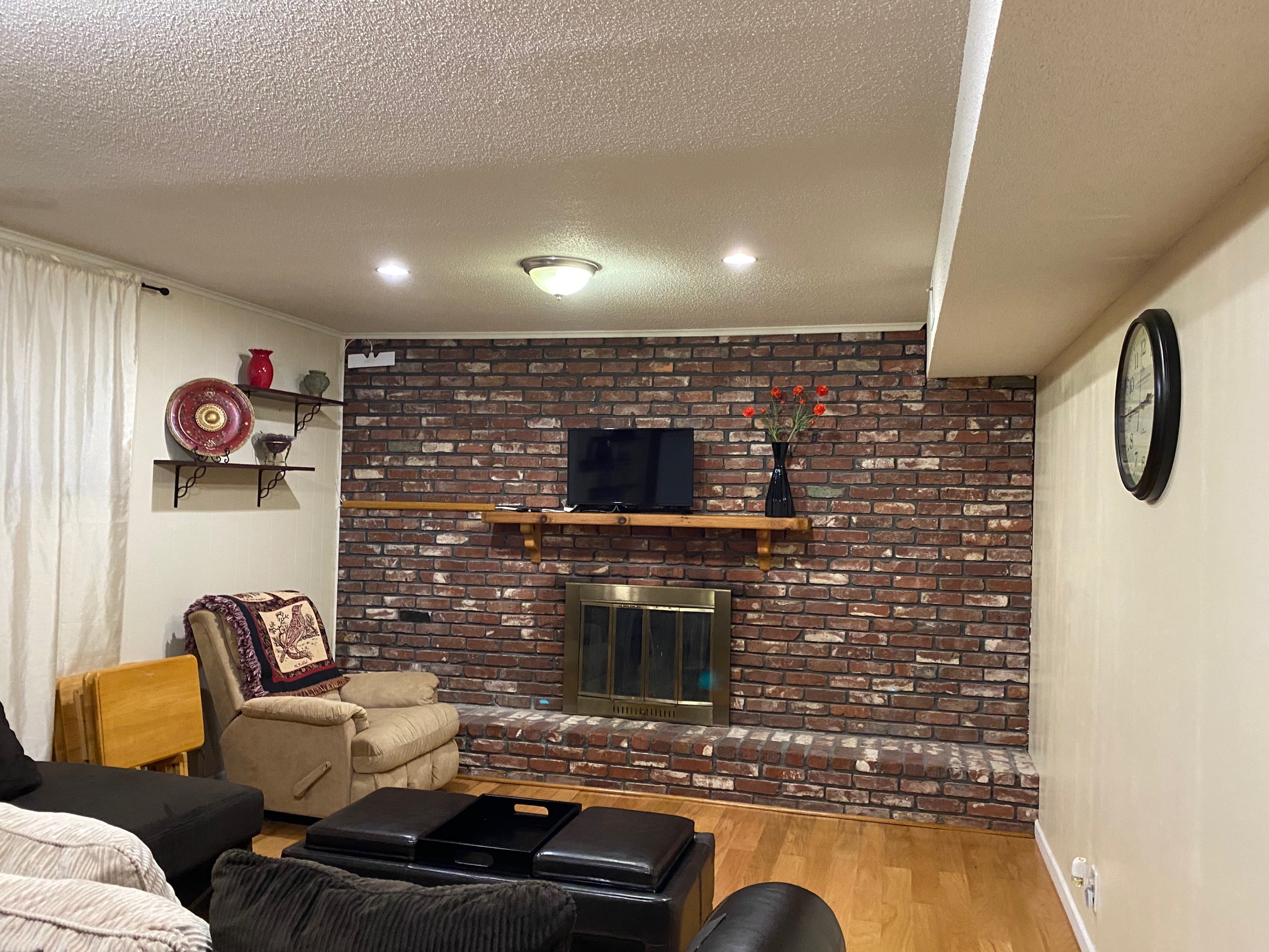 Large 1 Bedroom Private Garage Level Apartment Apartments for Rent in