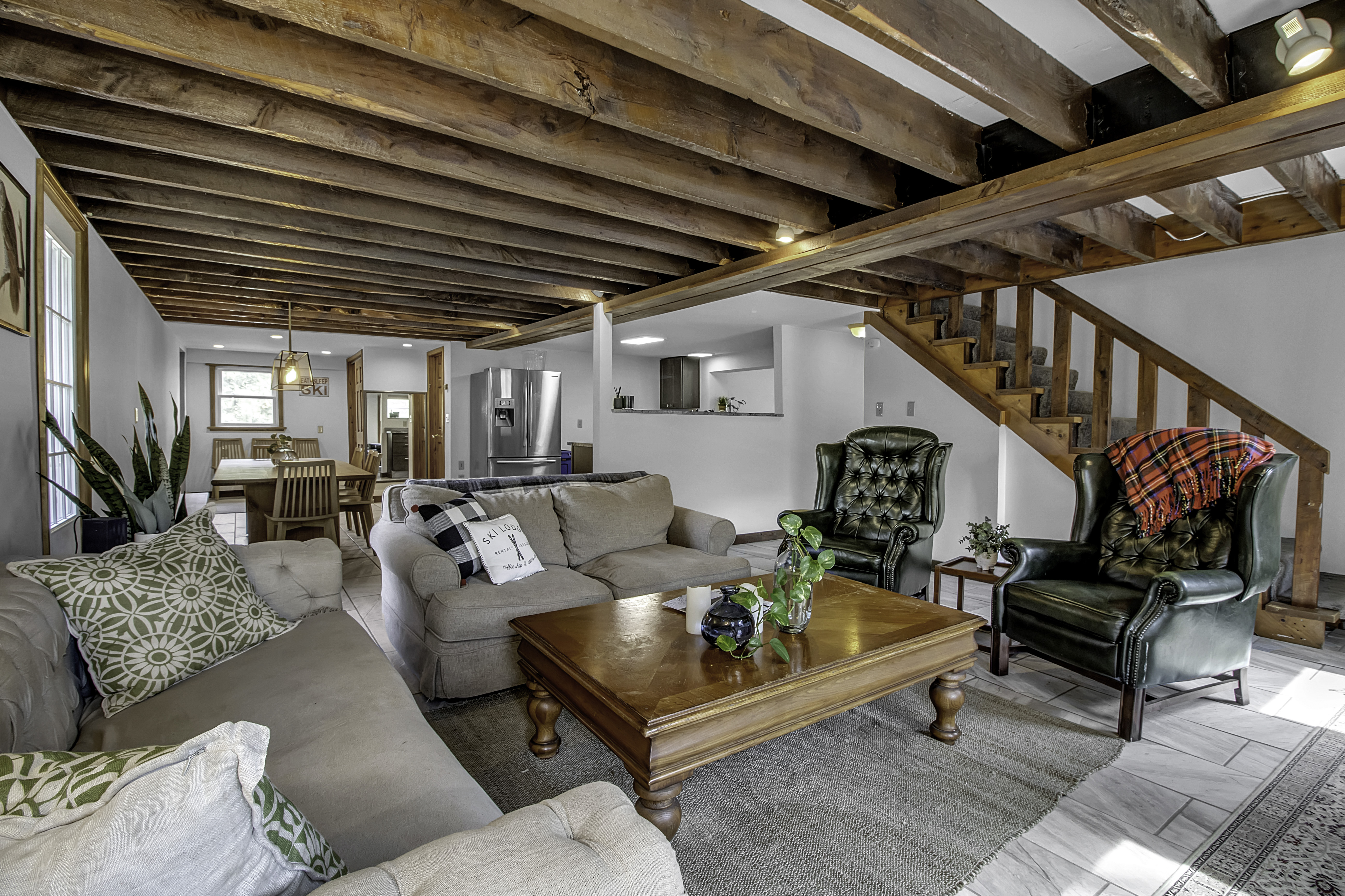 Country chalet w/hot tub - 5 min to ski or town