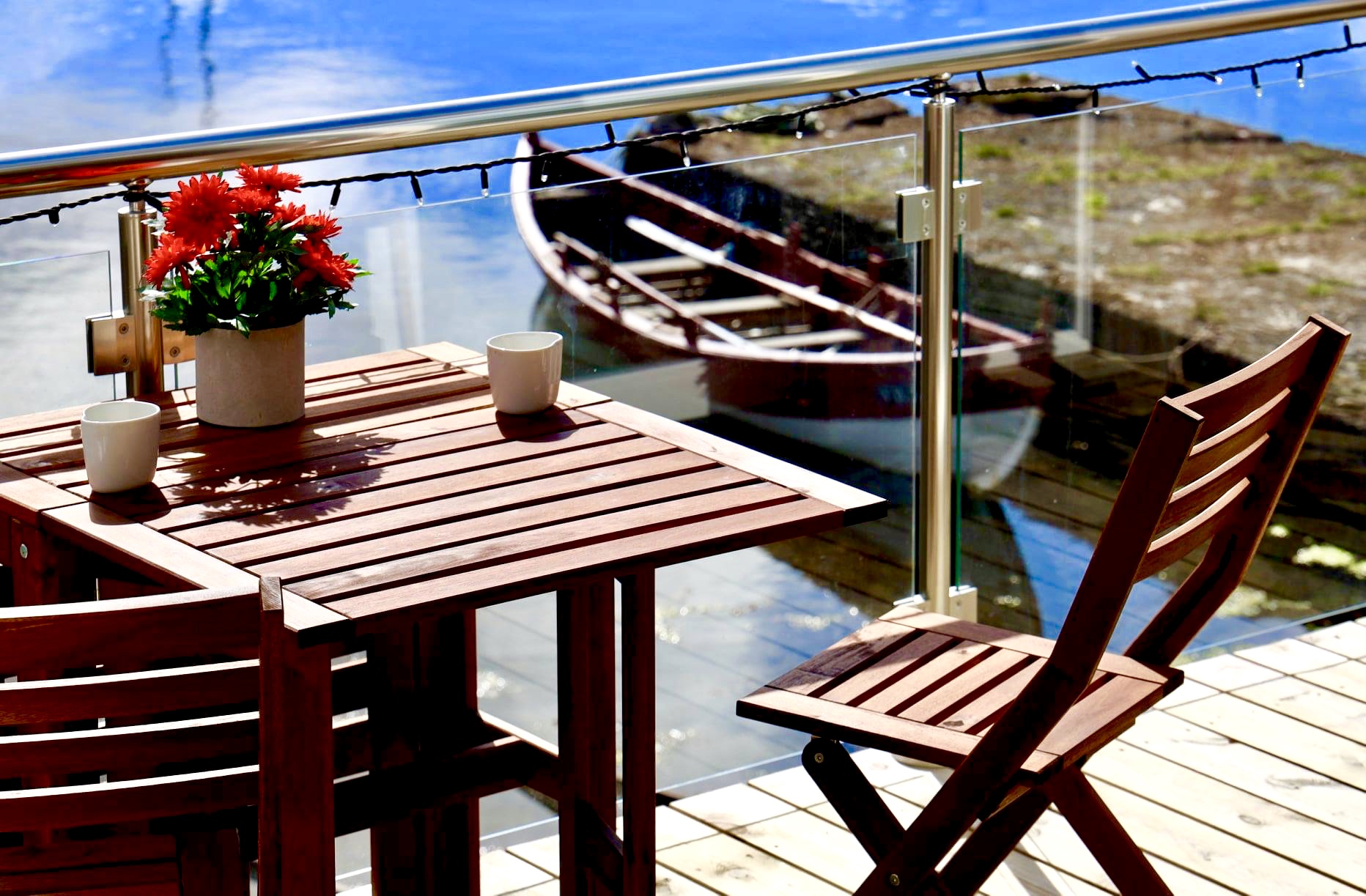 Luxury boathouse - 3 m from the sea