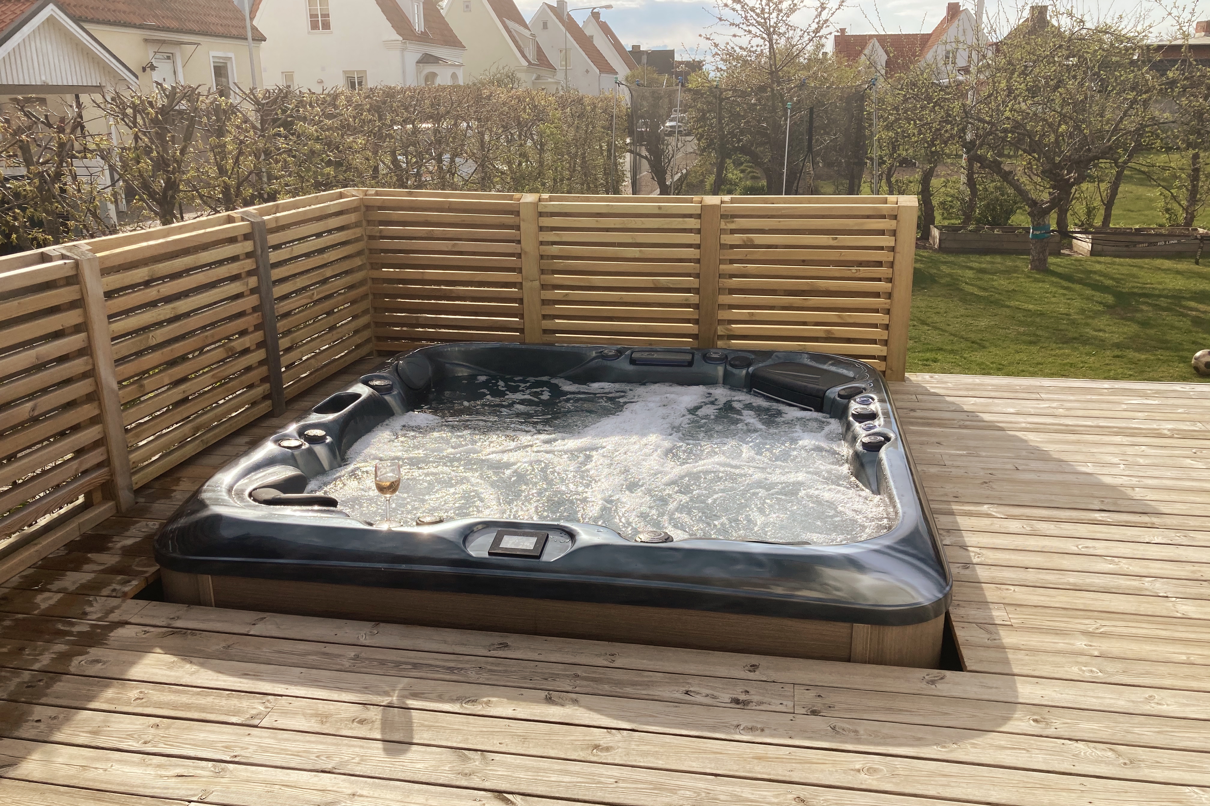 Cozy villa with large terrace, hot tub and sauna