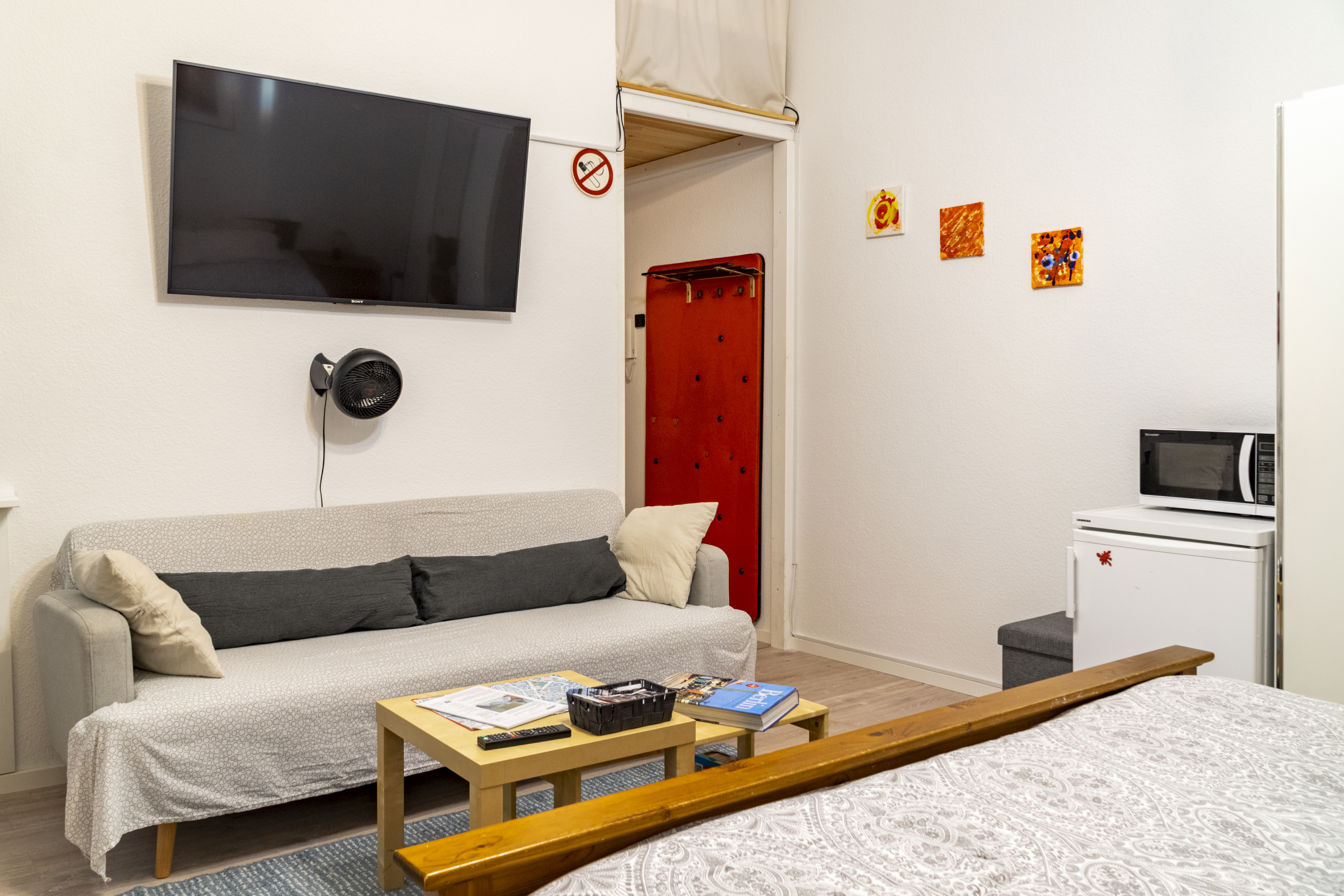 DeLux. Nice & cozy studio next to Wall Memorial