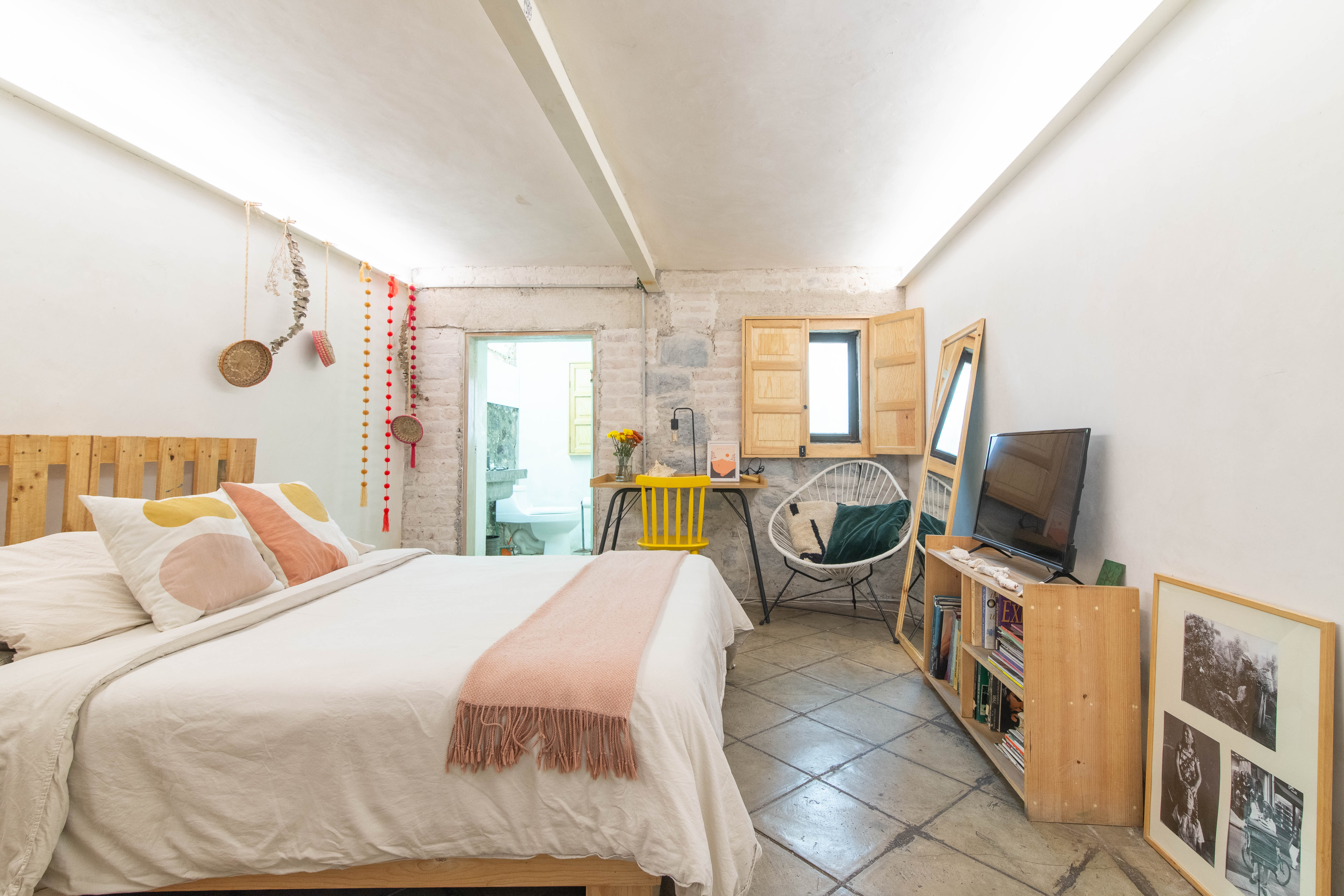 Guest Suite in Historic Architecture Home