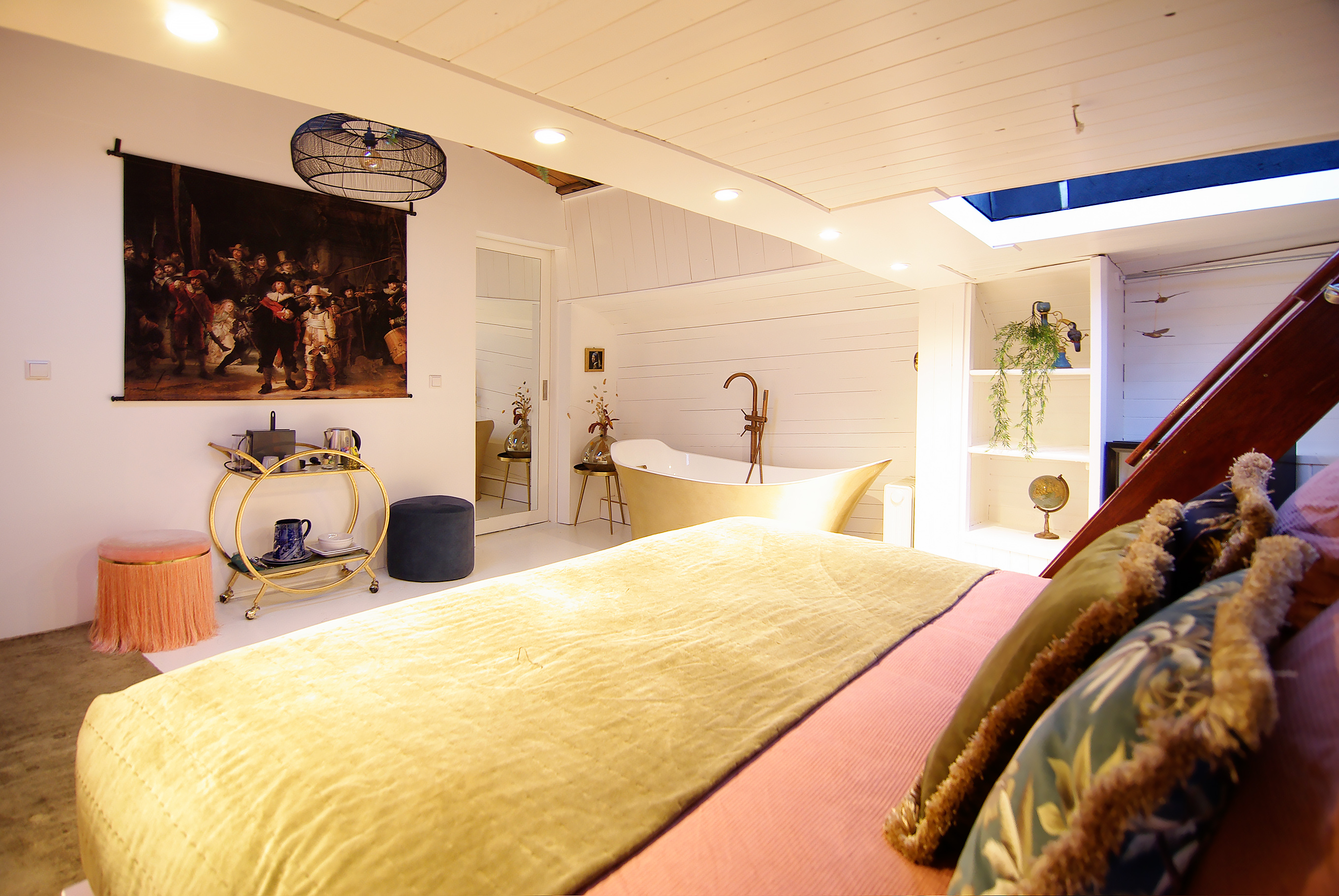Unique Peaceful Houseboat next to the city centre — Amsterdam stay