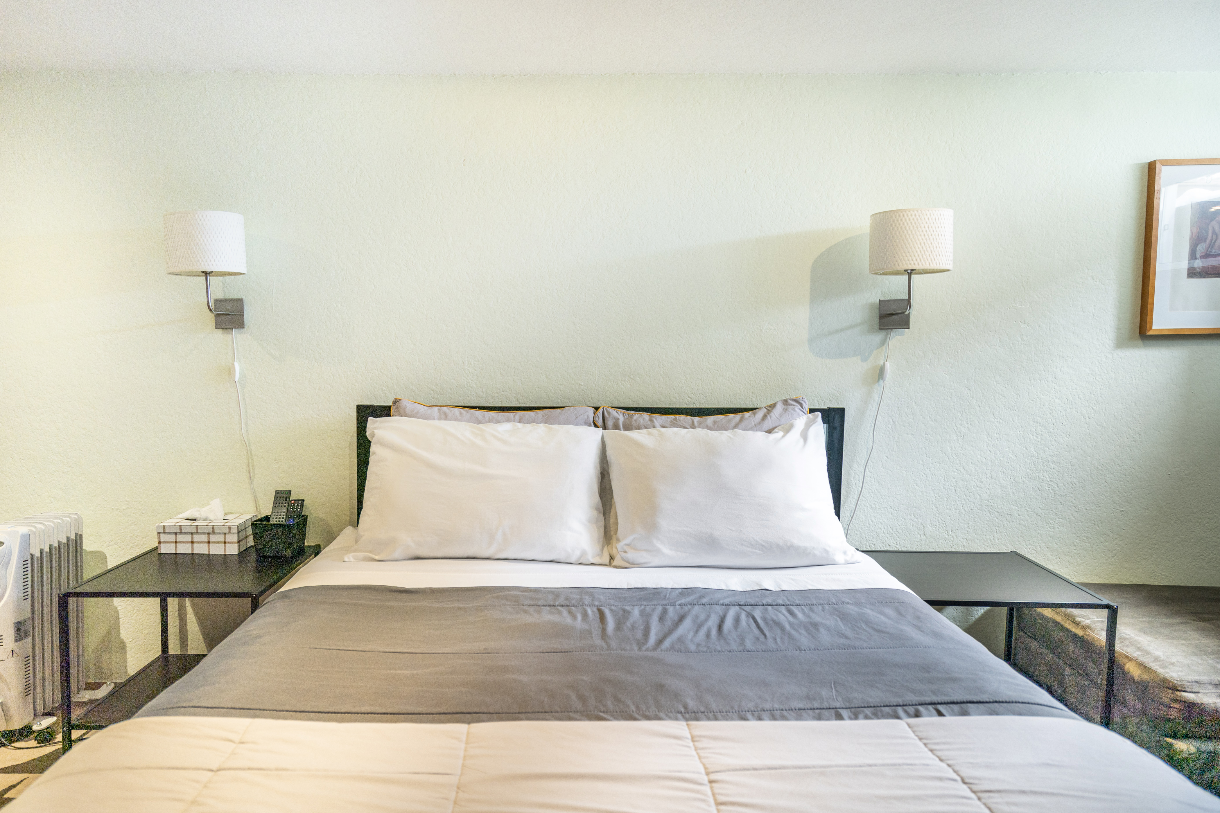 1-Bedroom w/ Own Entrance, Queen Bed, Private Bath
