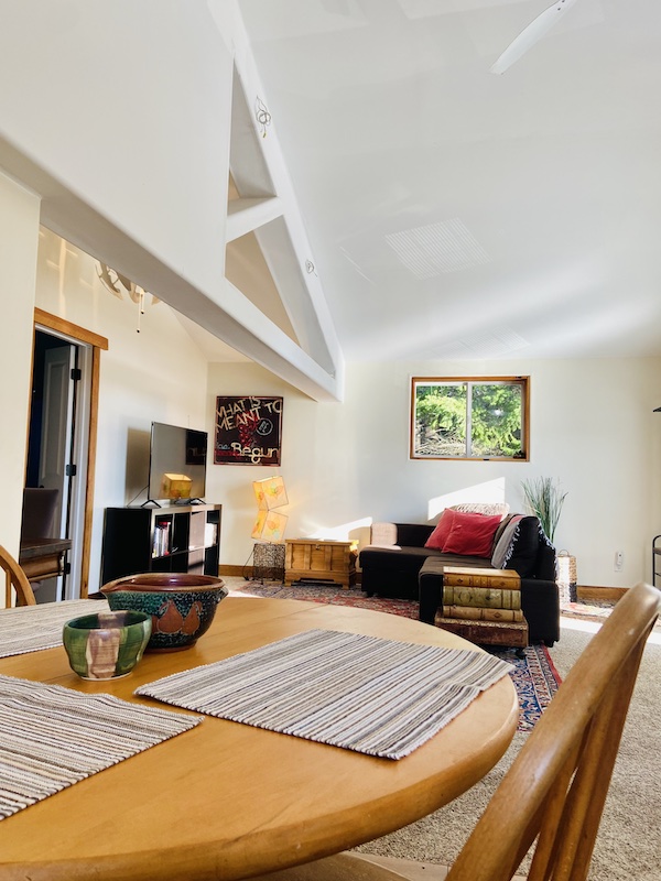 Studio for work and play, clean, spacious