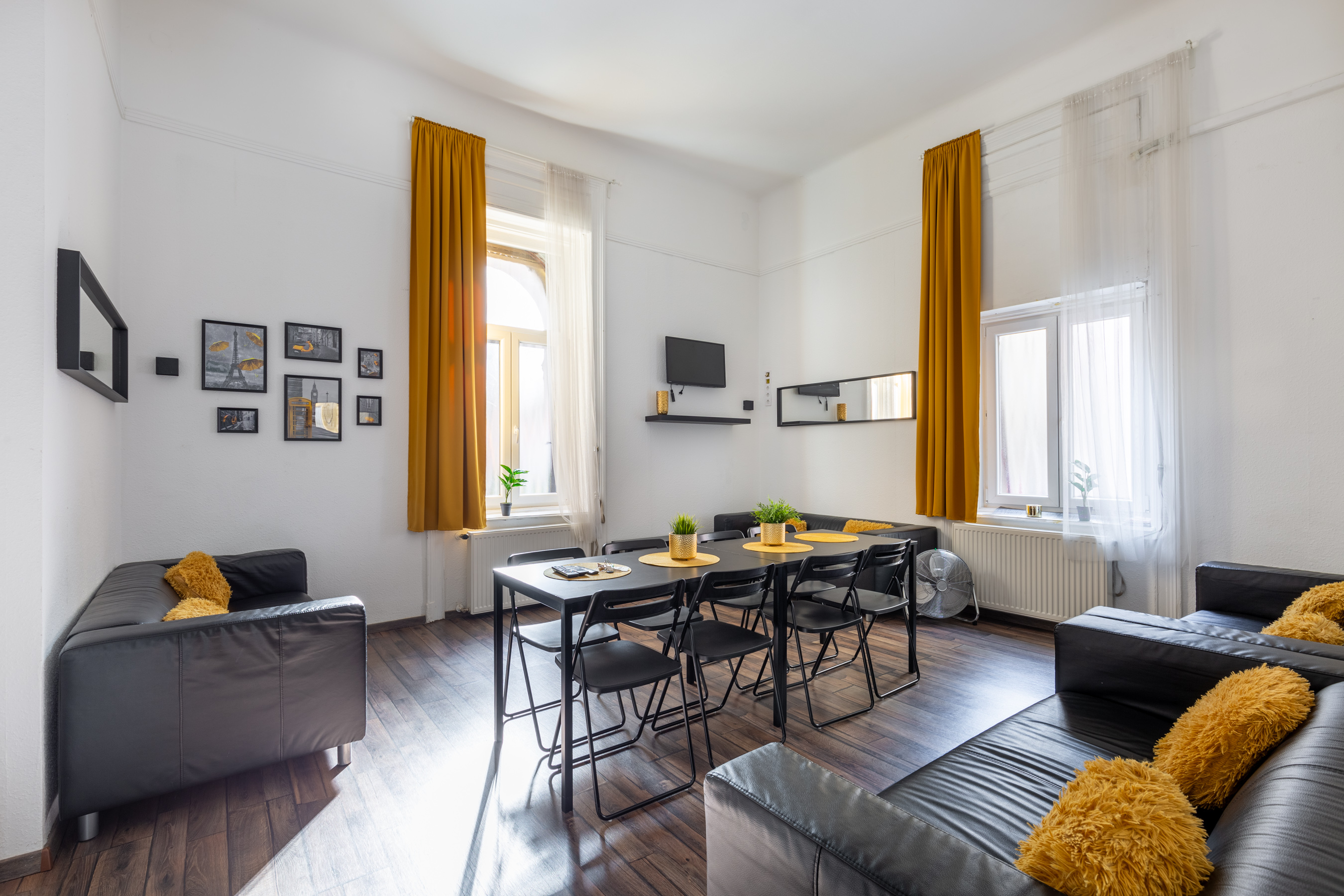 7ROOM 15BED 4 BATH FREE-BEER & Breakfast AIRCO in VIII. kerület, Budapest