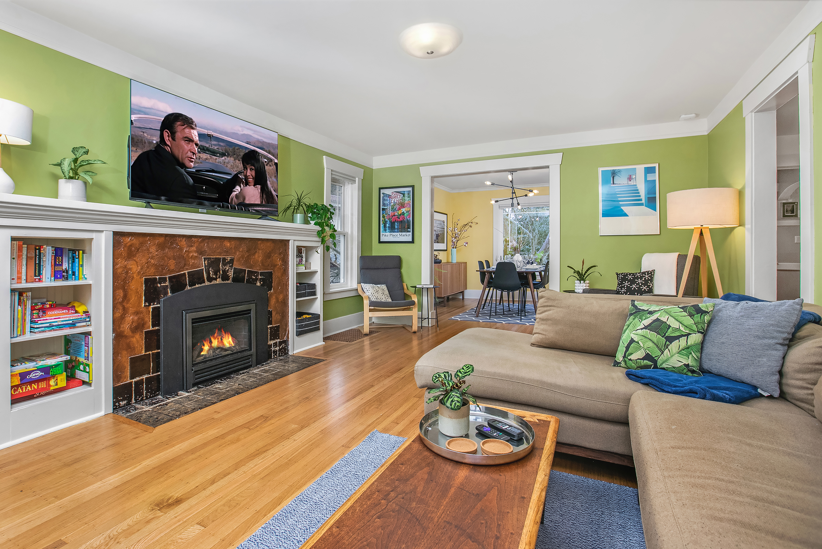 Green Lake Craftsman – Hot Tub, AC, Dog Friendly