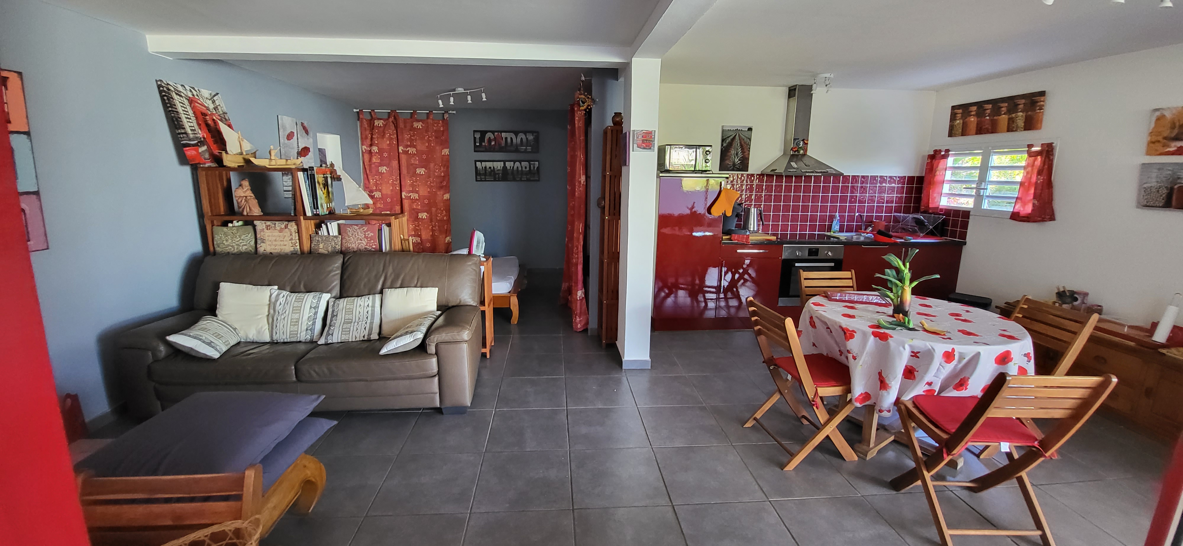 Very large studio Independent