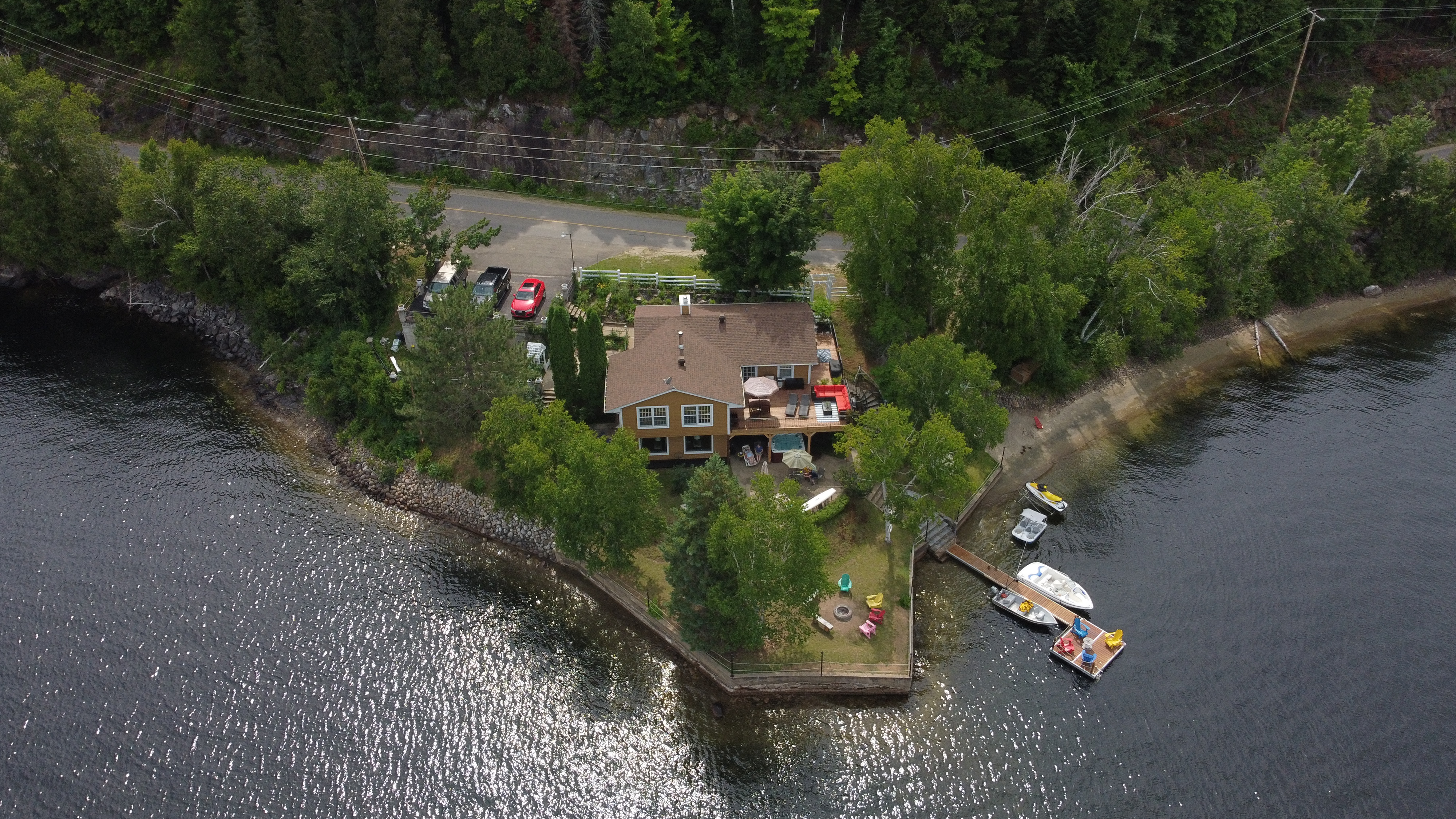 Amherst Lakefront cottage Le Carist'eau nearby ski