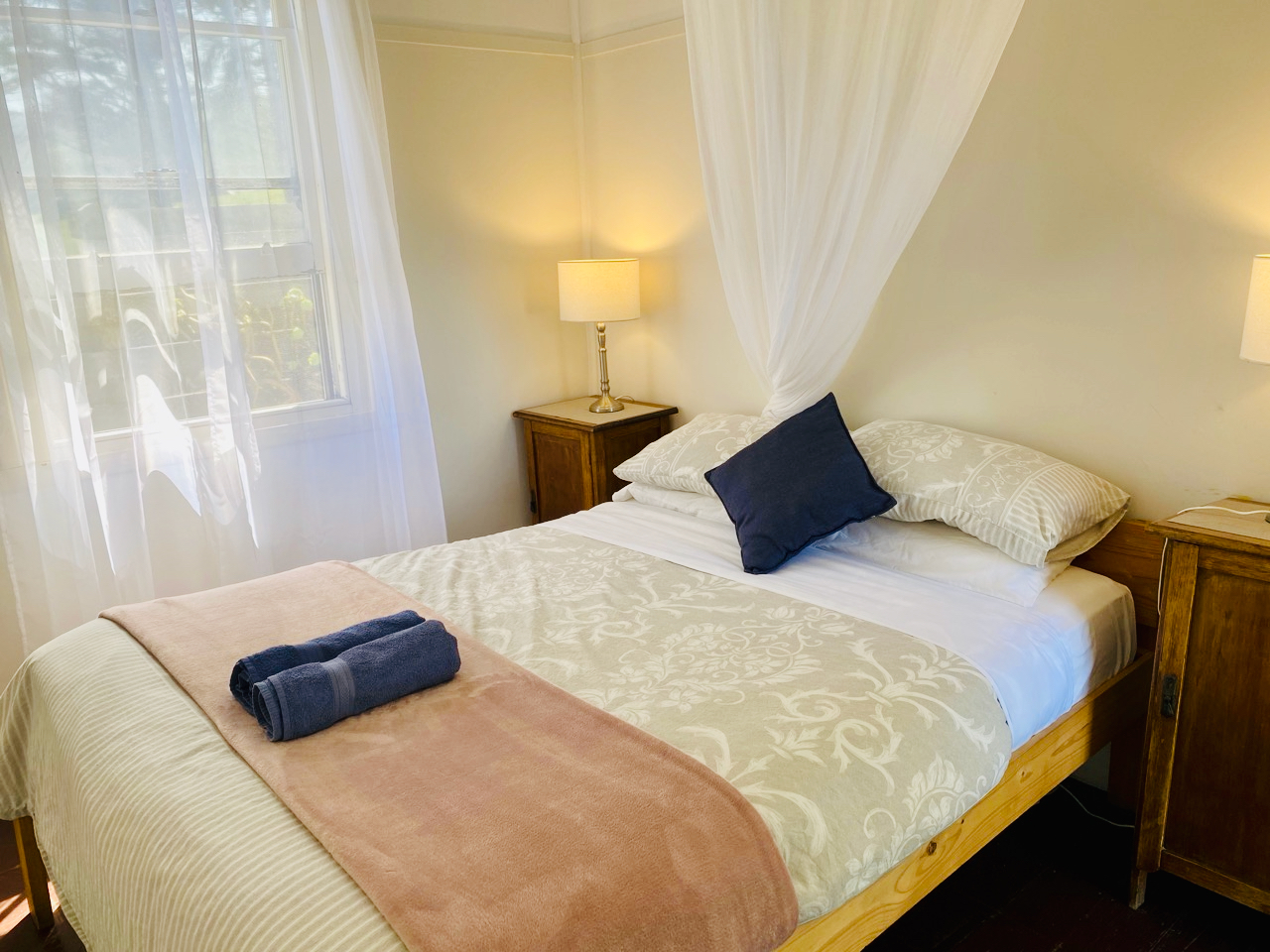 Seacroft Room 16 - Queen bed - AMAZING LOCATION in Colac Otway, Barwon South West Vic
