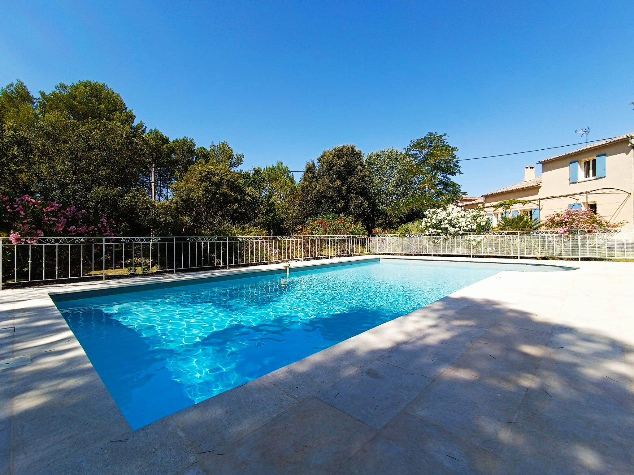 Charming Provencal villa with pool!