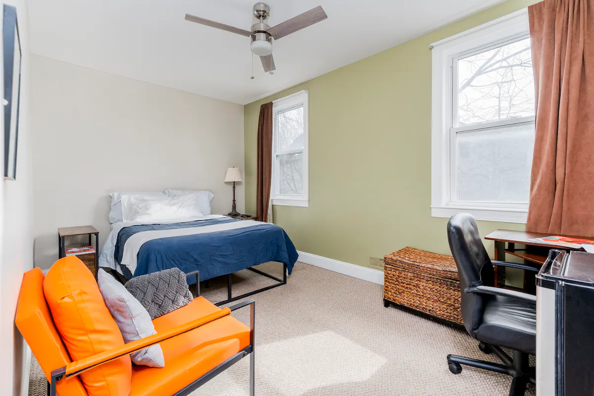 *THE* Closest Room to OSU Campus/Stadium/Hospital! in Near North/University, Columbus