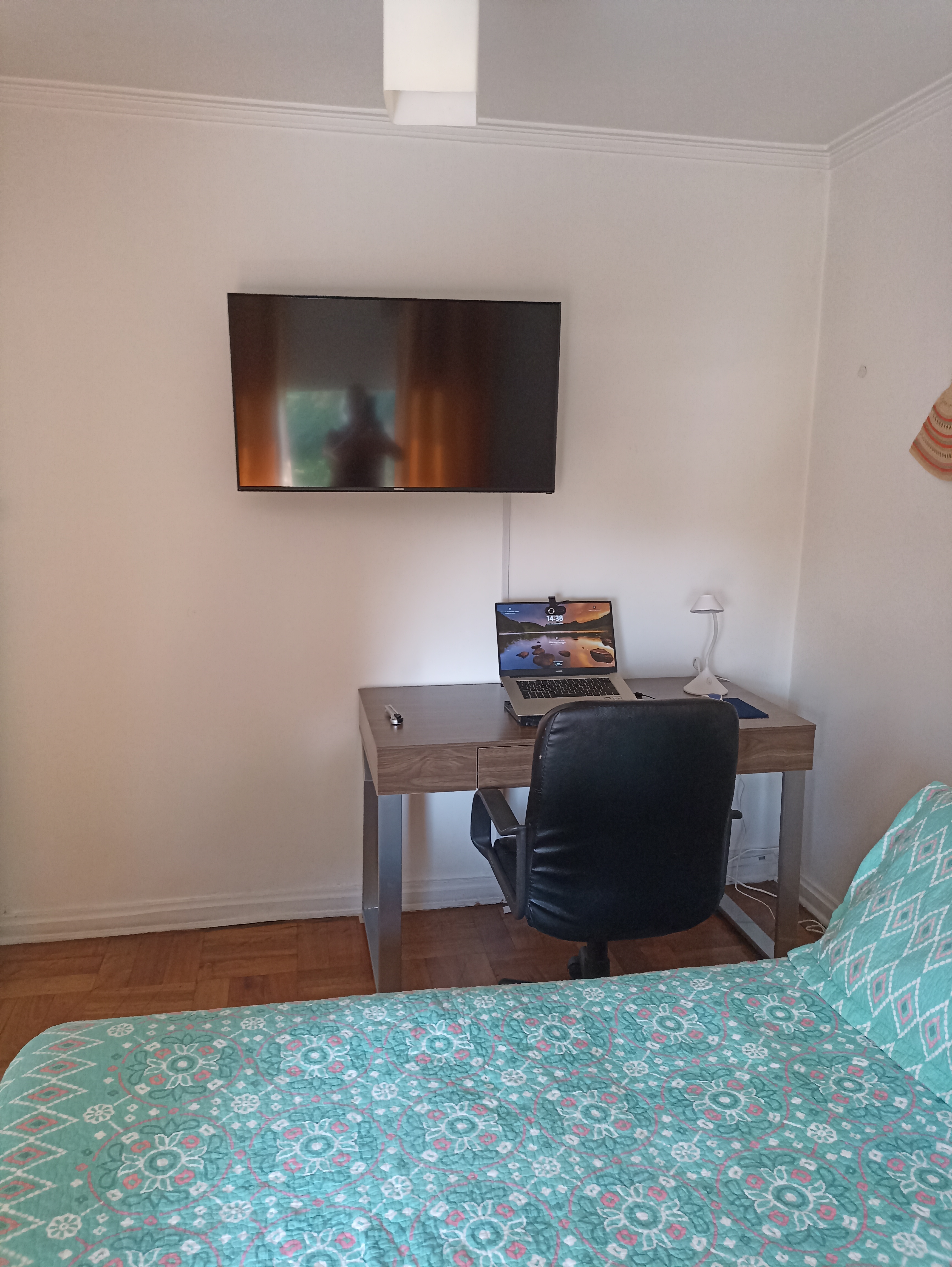 Double room and bed, house, huge garden, PUC (2b)