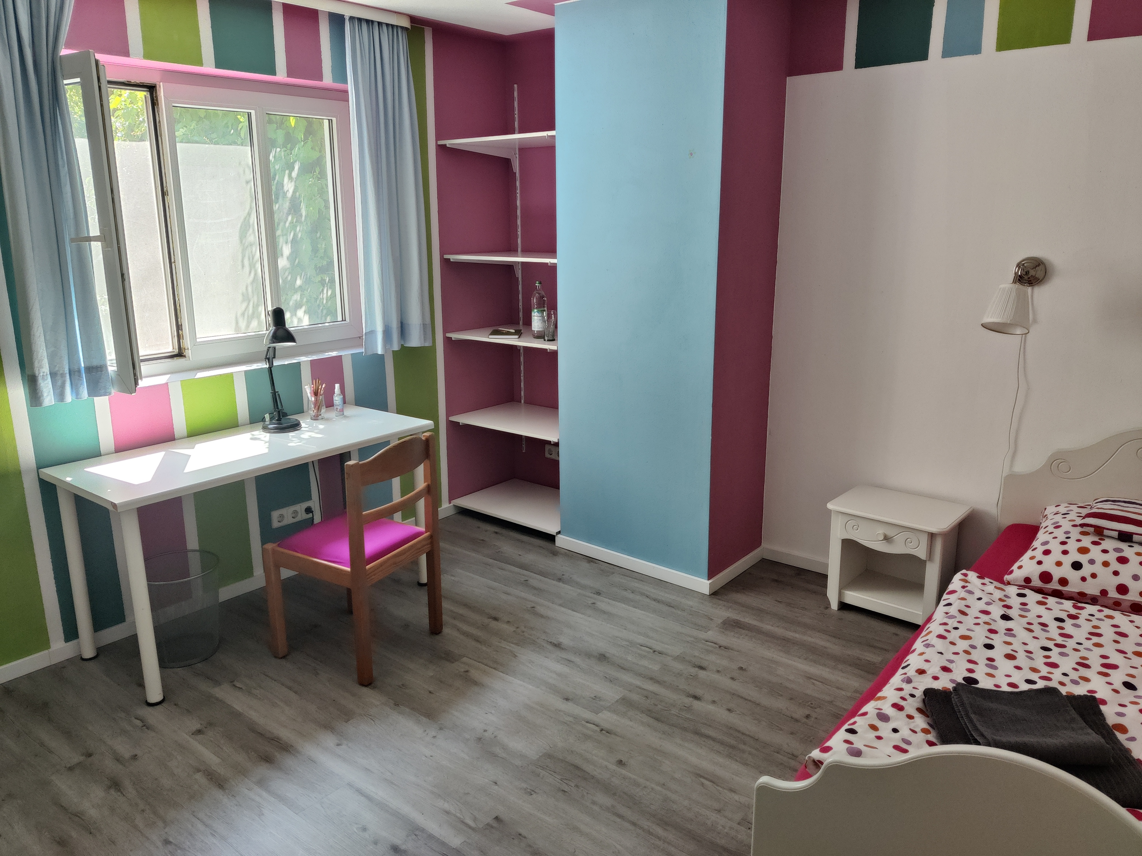 Small room with bathroom and dining area use
