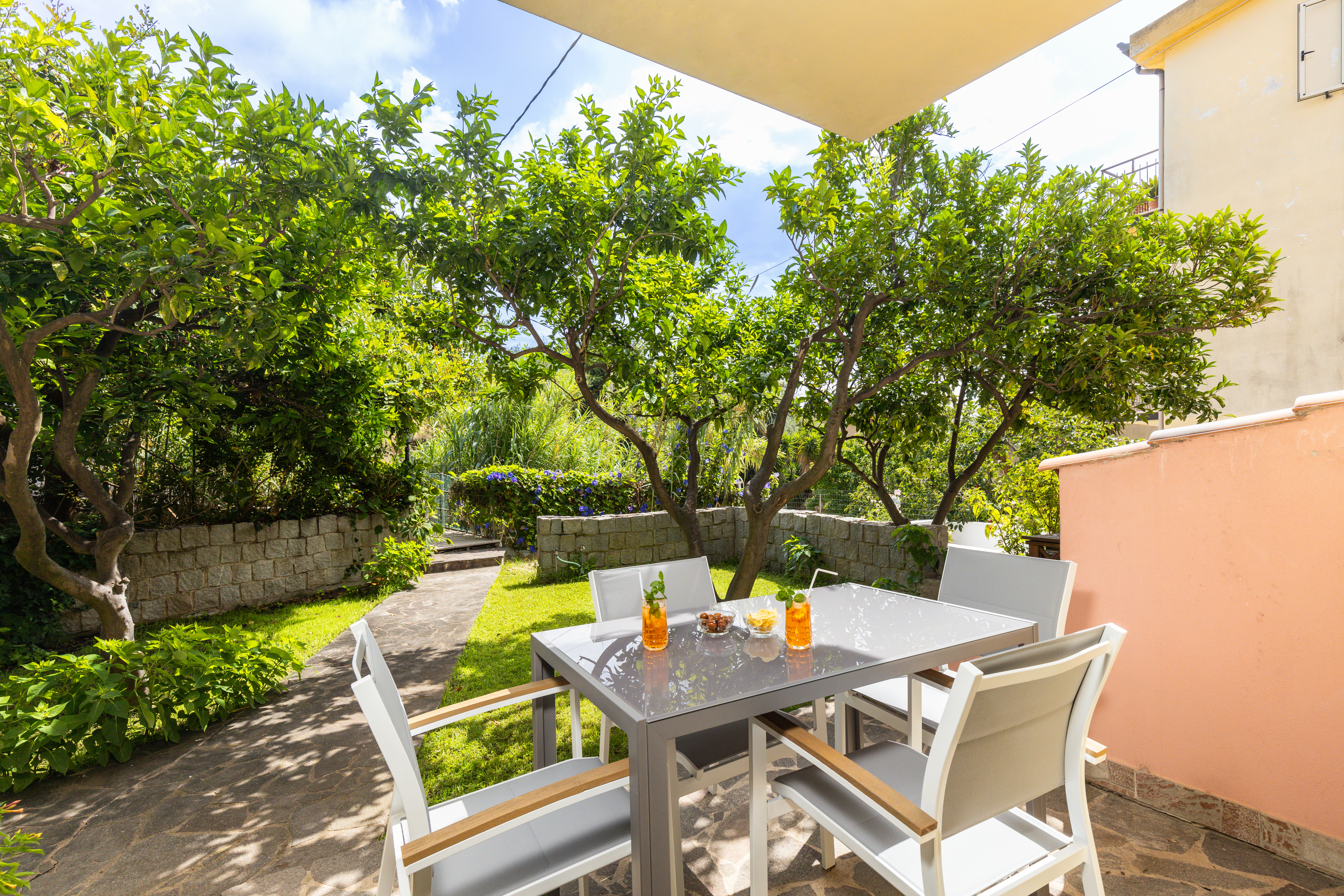 Three-room apartment with garden