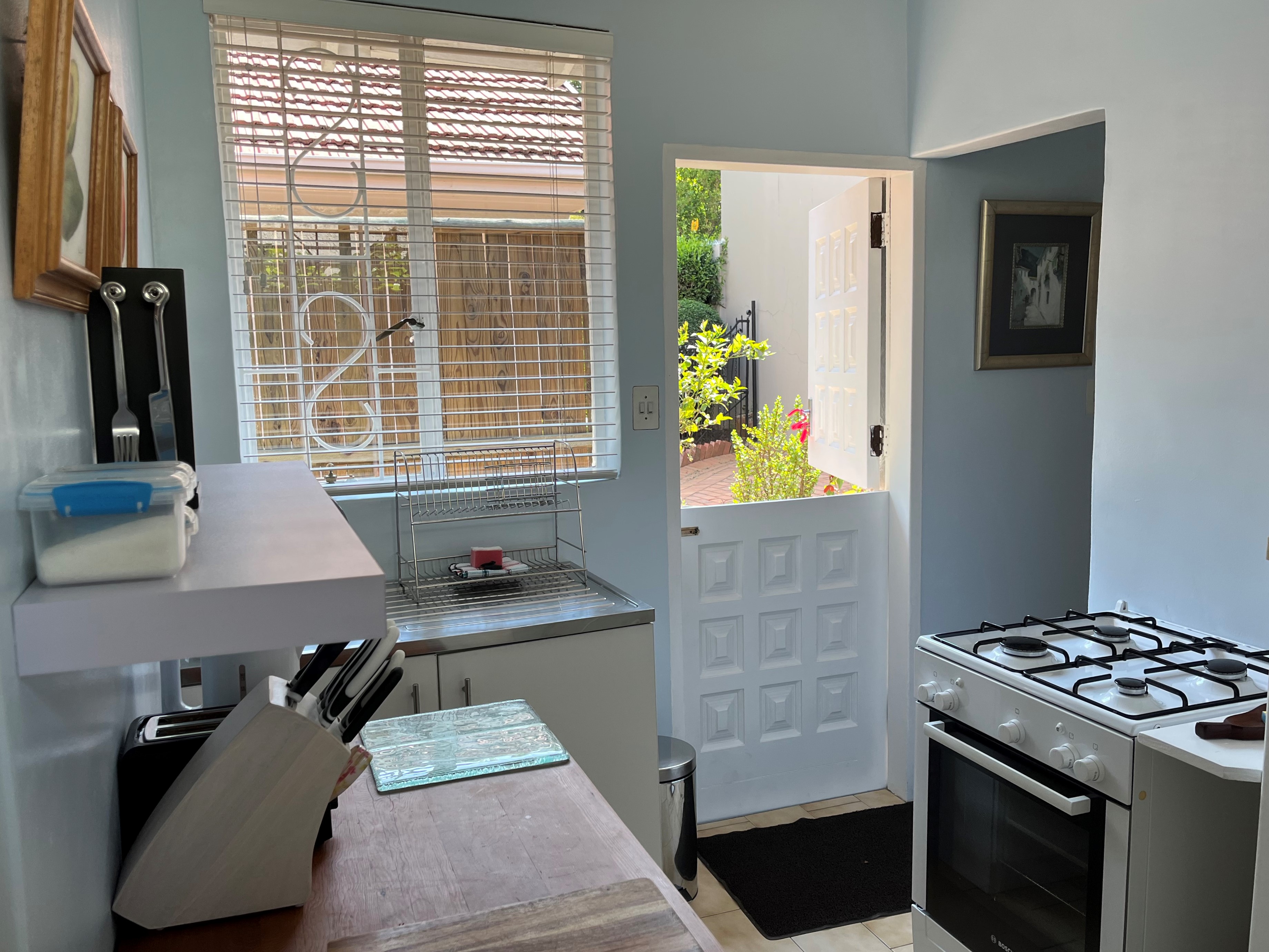 Cottage@45A Parktown North Central to Rosebank