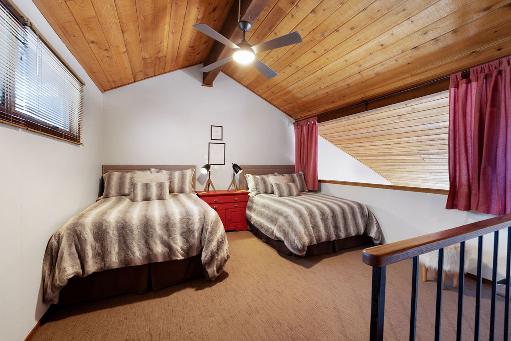 Tonopah, a FiveStar Luxury Stay in Mammoth Lakes Townhouses for Rent