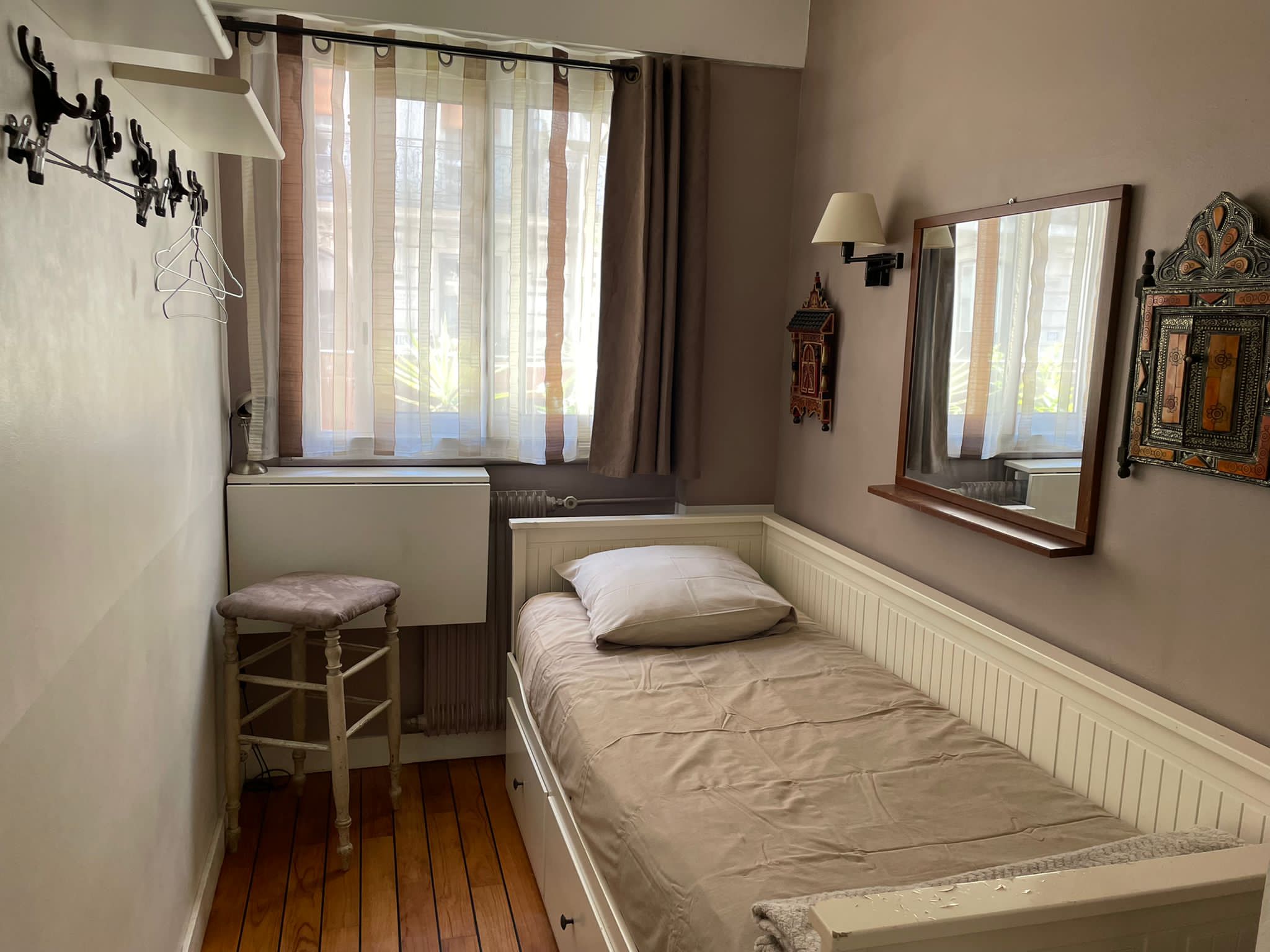 Bedroom at the foot of Montmartre