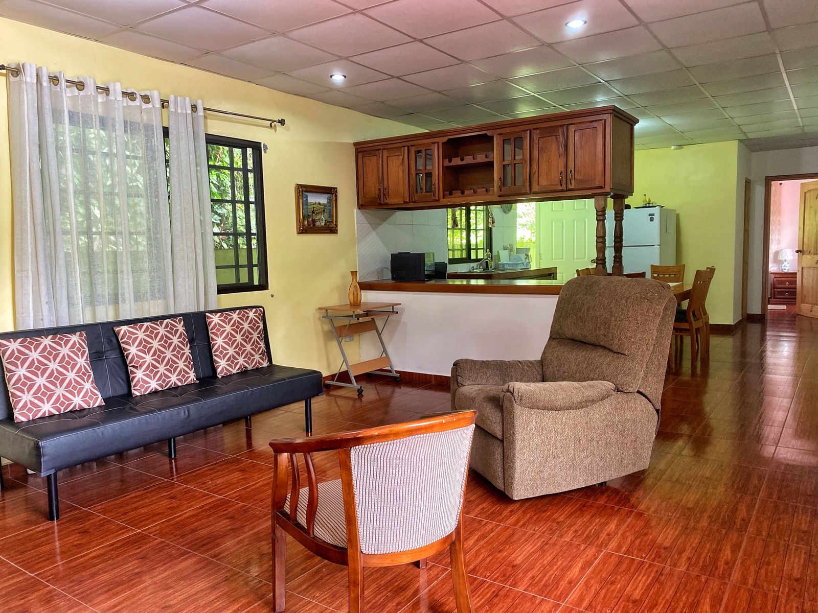 Prime Location 2-Bedroom Apartment near Downtown