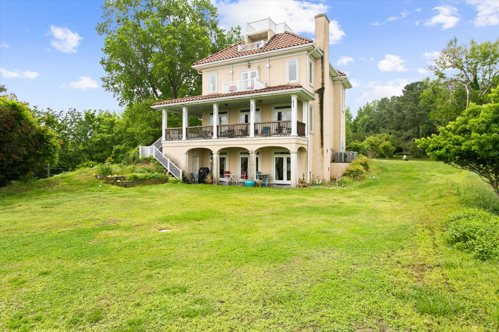 River Retreat with Eagle's Eye View