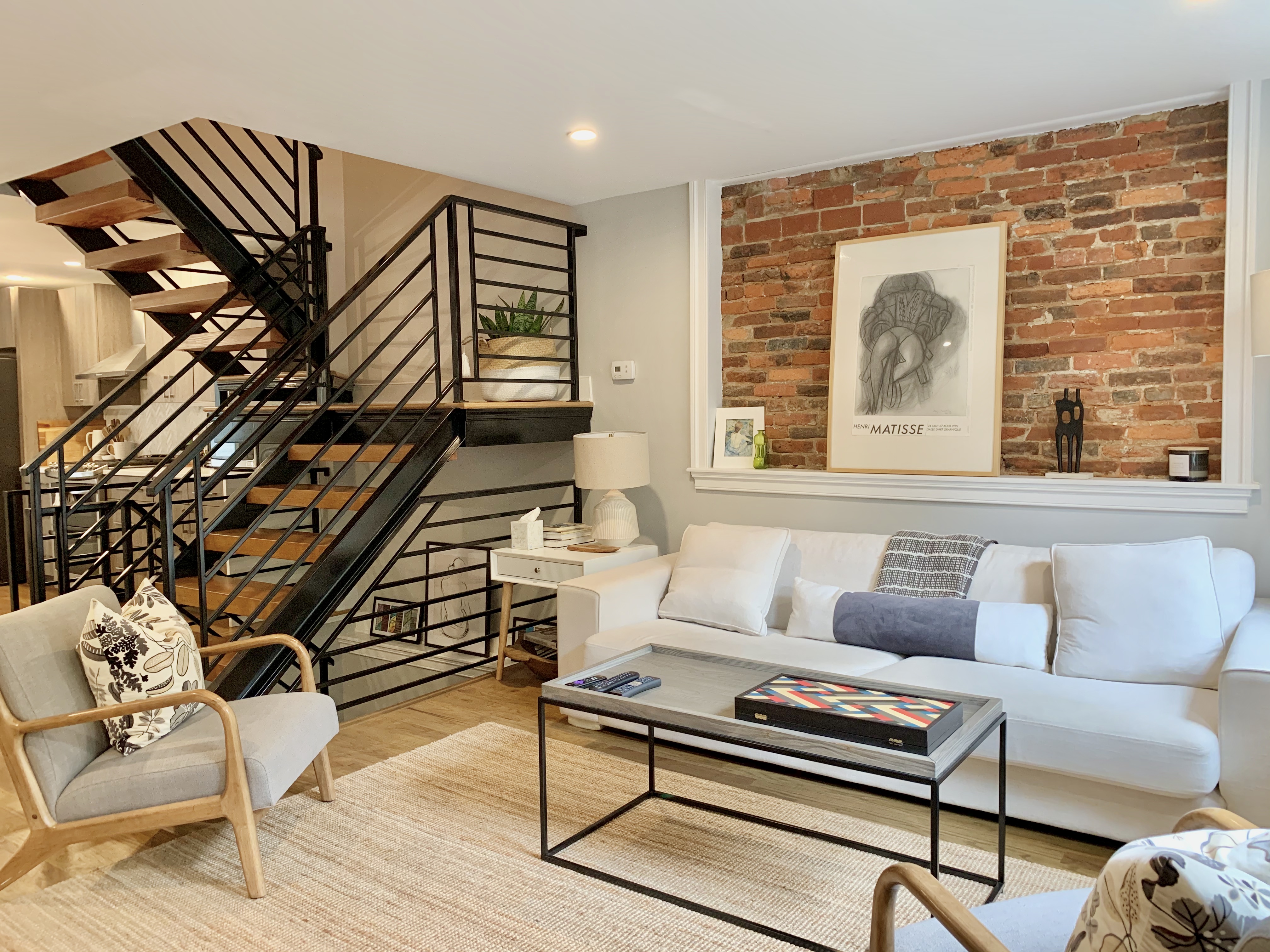 Contemporary Townhouse in Queen Village with Patio