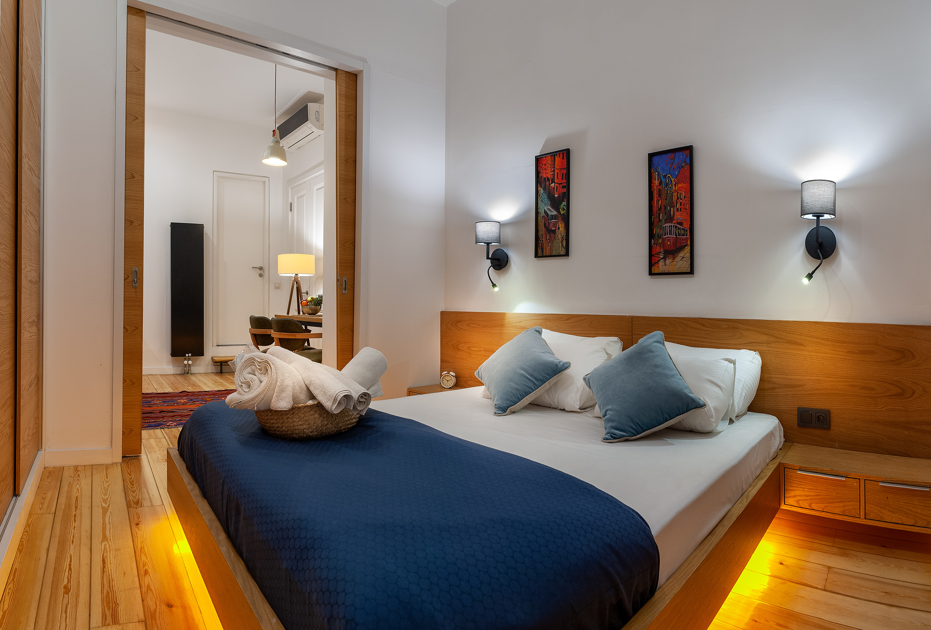 **LARGE MODERN APARTMENT NEAR METRO - GALATA** 1