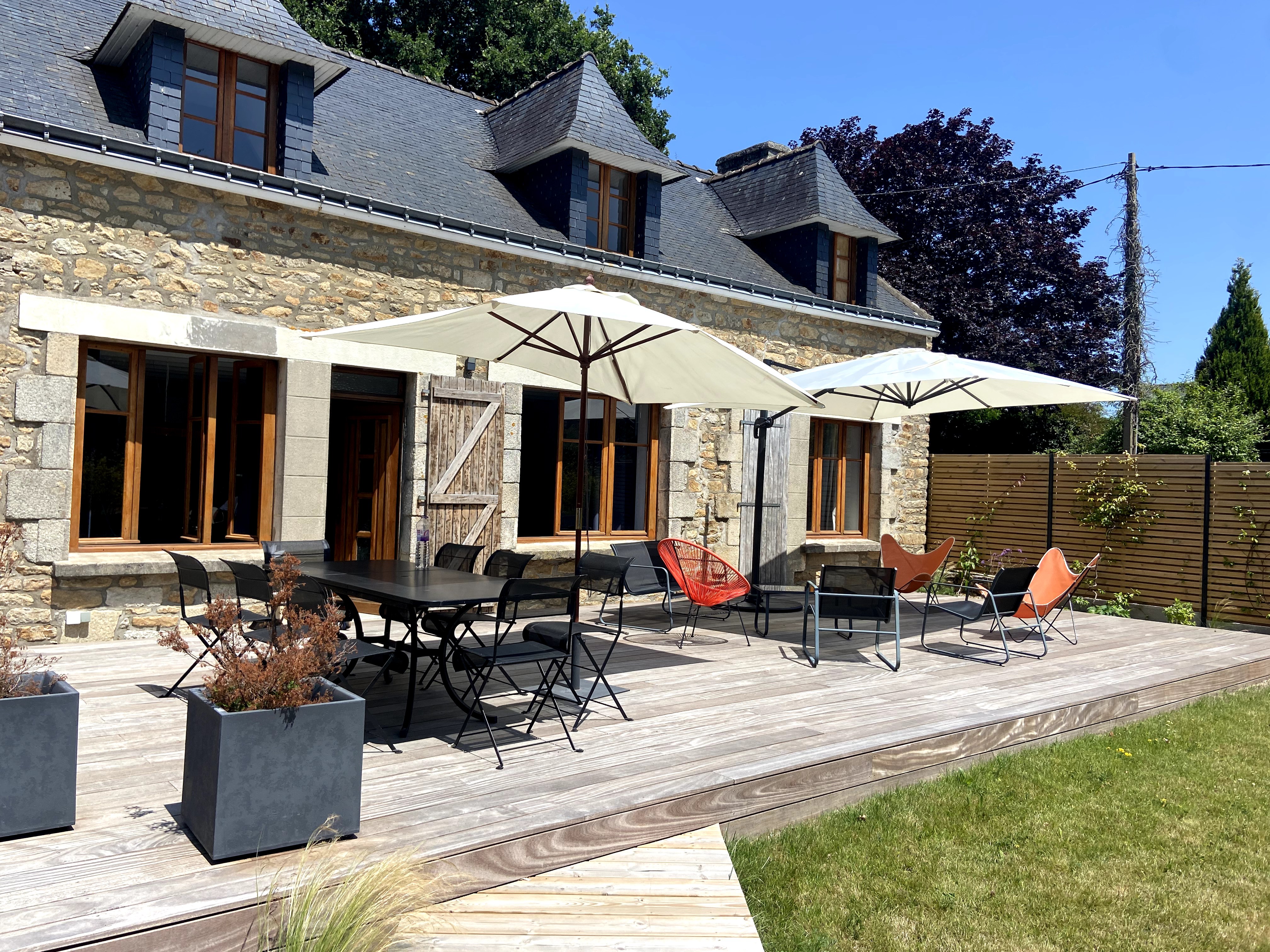 exceptional location: sea and market town on foot