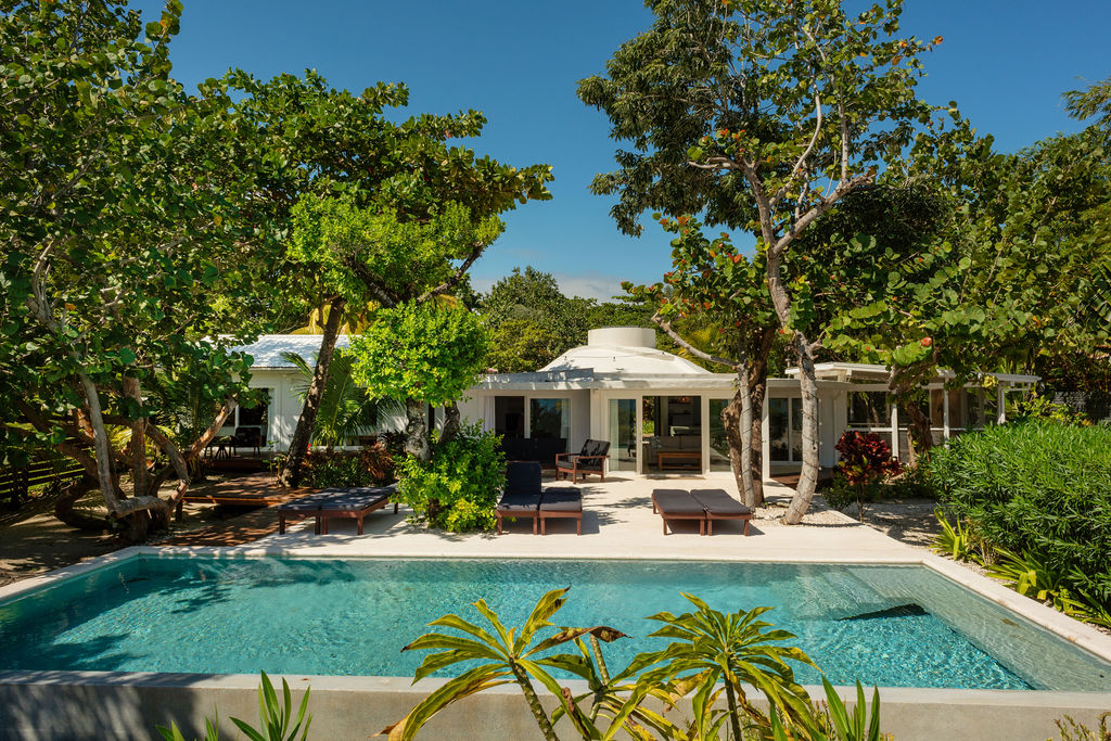 Gold Standard Oceanfront 3 Bedroom villa with POOL