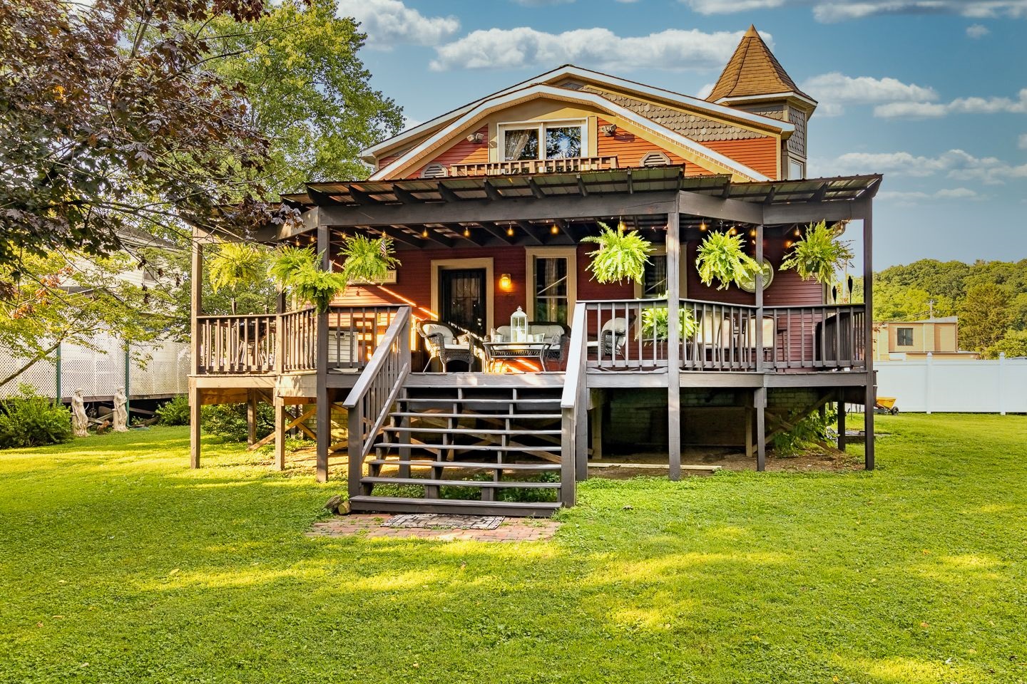 The Farrow House Historic Nelsonville. Hot Tub Houses for Rent in