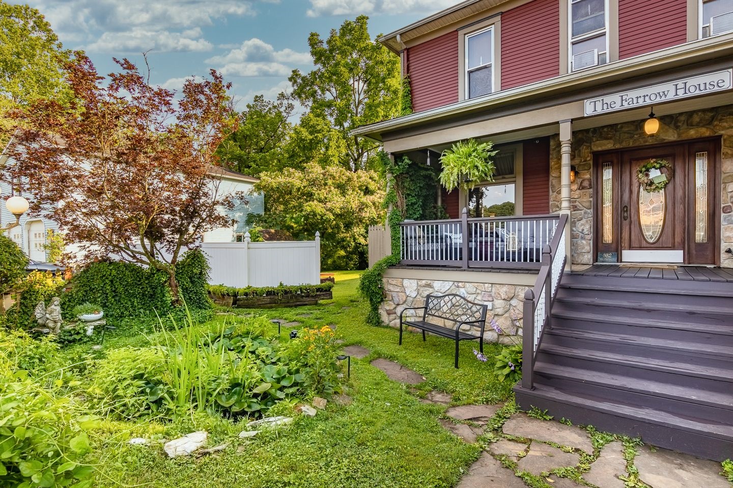 The Farrow House Historic Nelsonville. Hot Tub Houses for Rent in