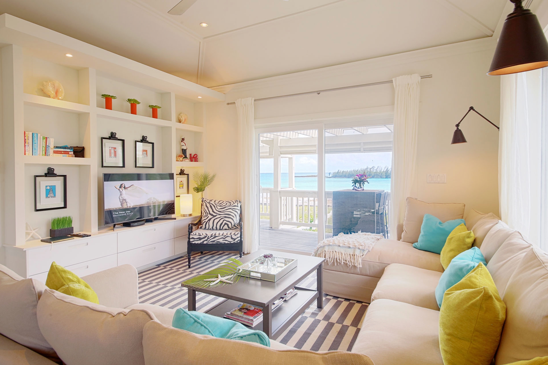Spacious 2BR 2BA Upstairs Designer Apartment Suite