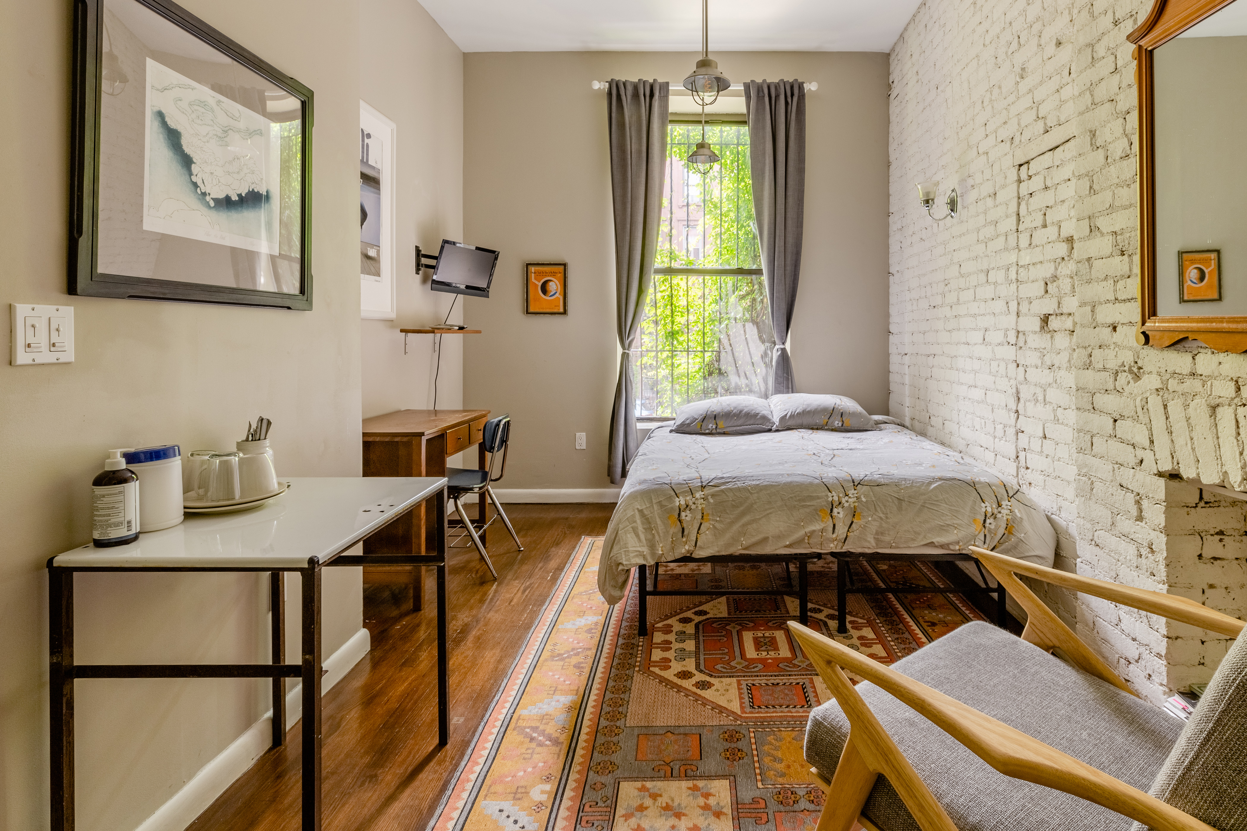 Lovely pied-à-terre, in an historic building