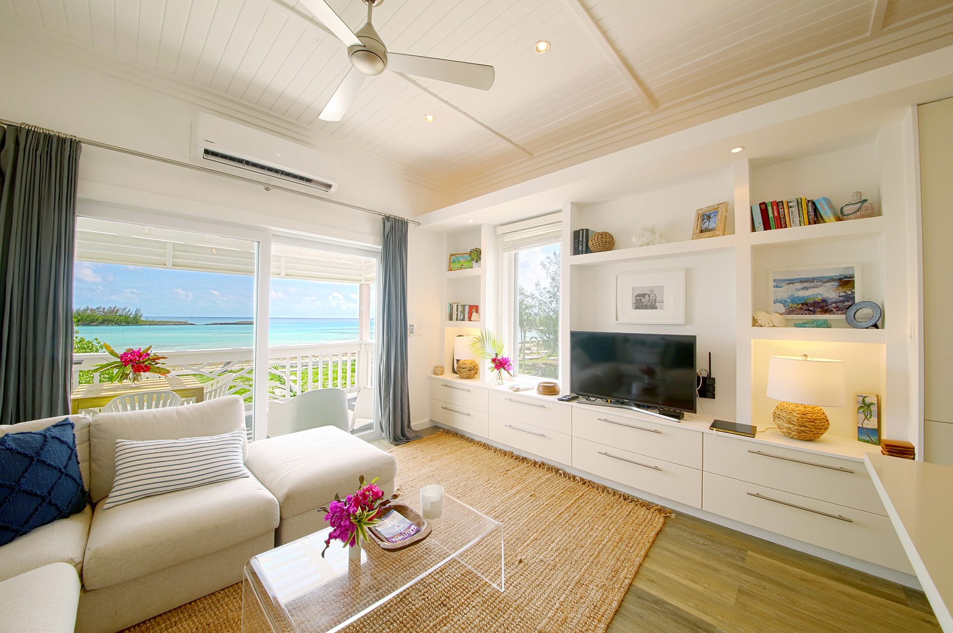 Contemporary Upstairs 2BR 2BA Bayfront Apartment