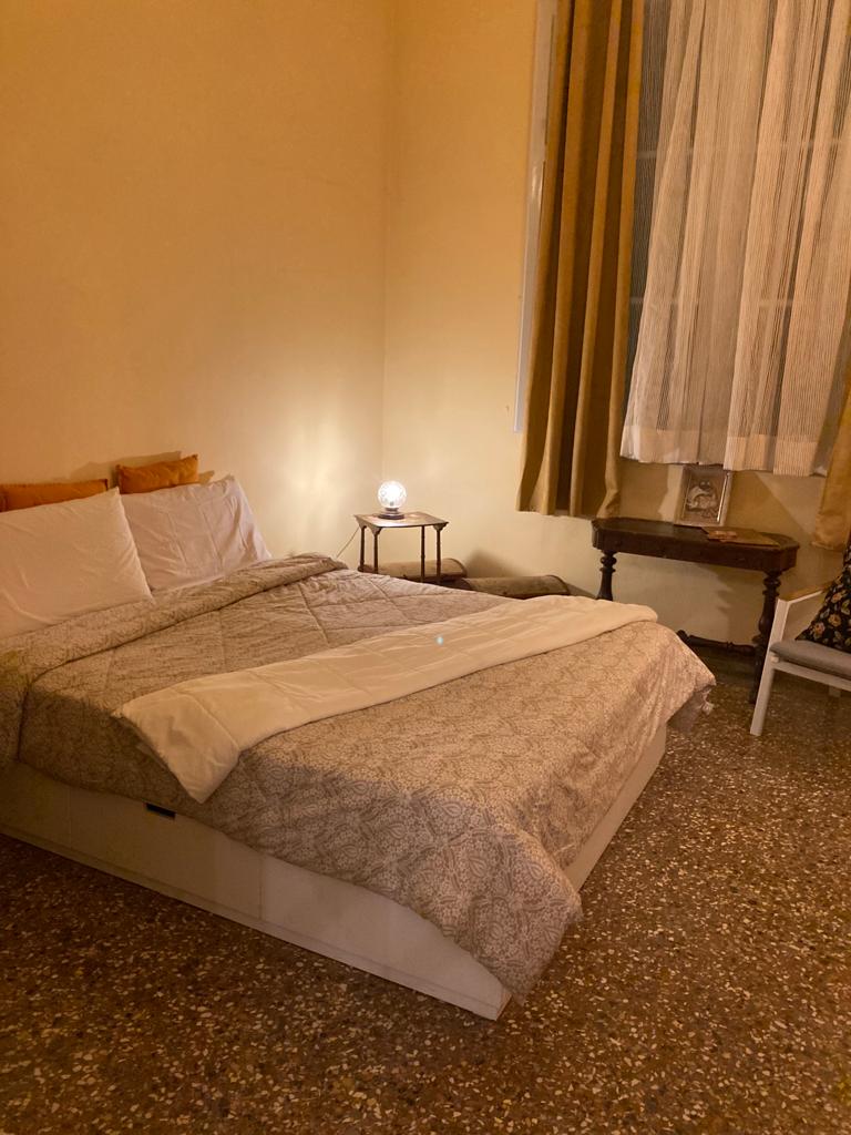 AtHOME No35, Queen Room No35 in Santo Stefano, Bologna