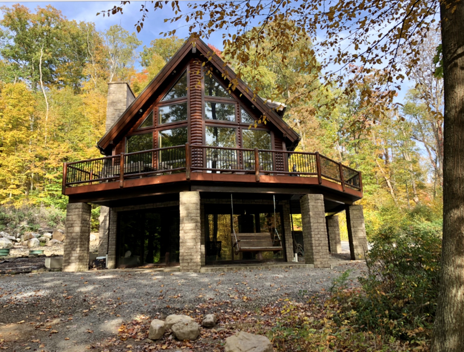 Streamfront Log Home Near 7 Springs