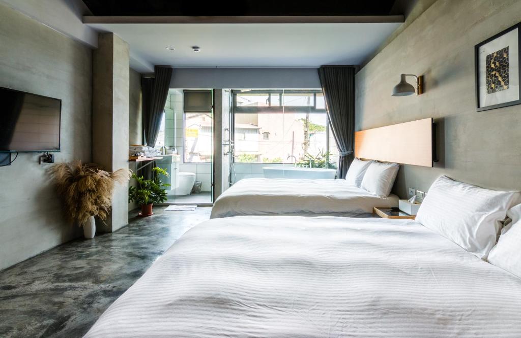 Near Jiufen Old Street | Mountain City Beautiful View | Jiufen Mountain Pass - Deluxe Quadruple Room with Bathtub